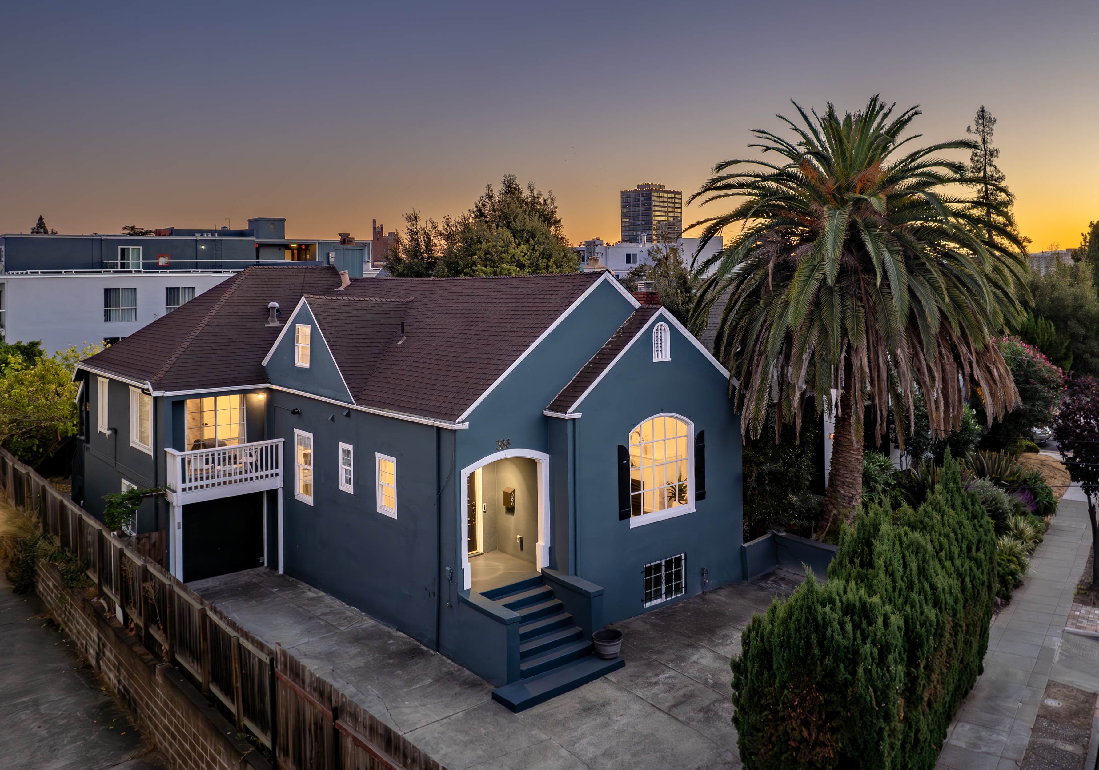 Handsome Residence by Lake Merritt. Live Close to Everything