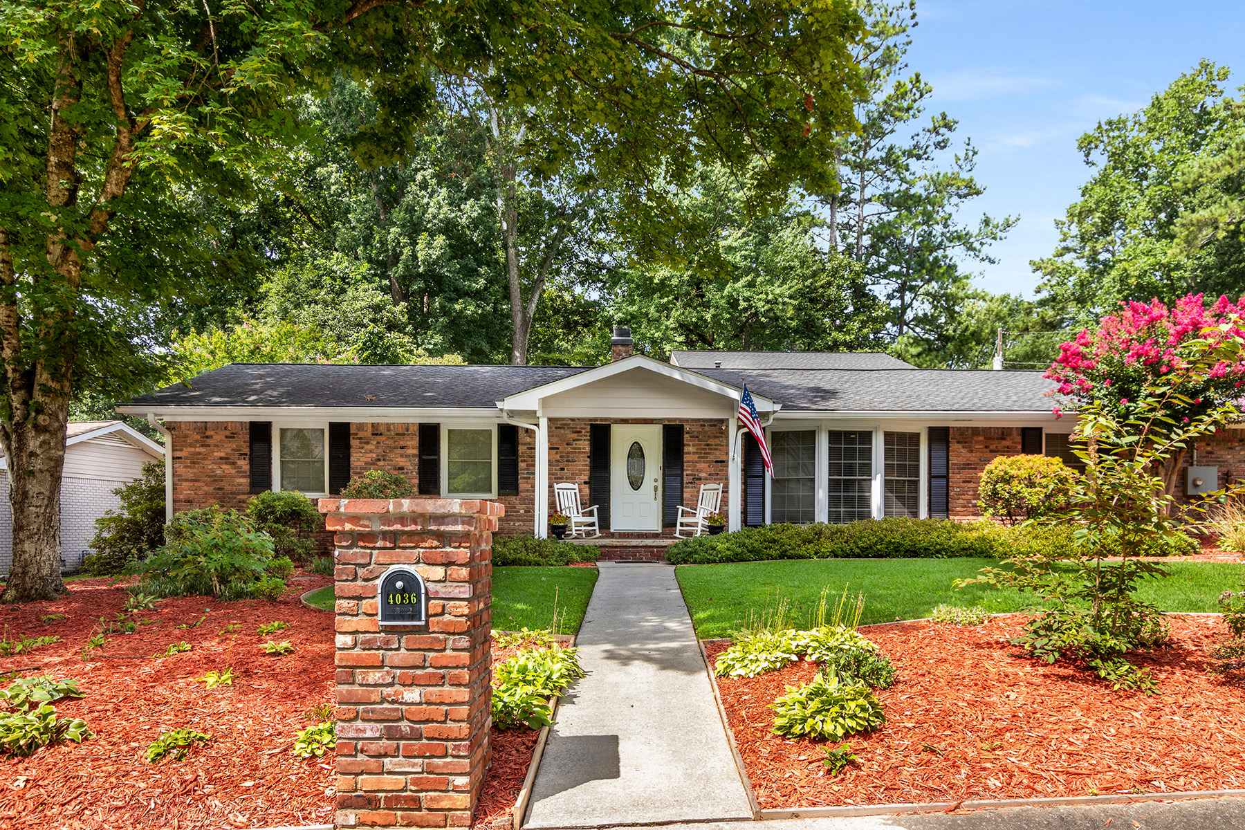 Exquisite Ranch-Style Home In Huntley Hills