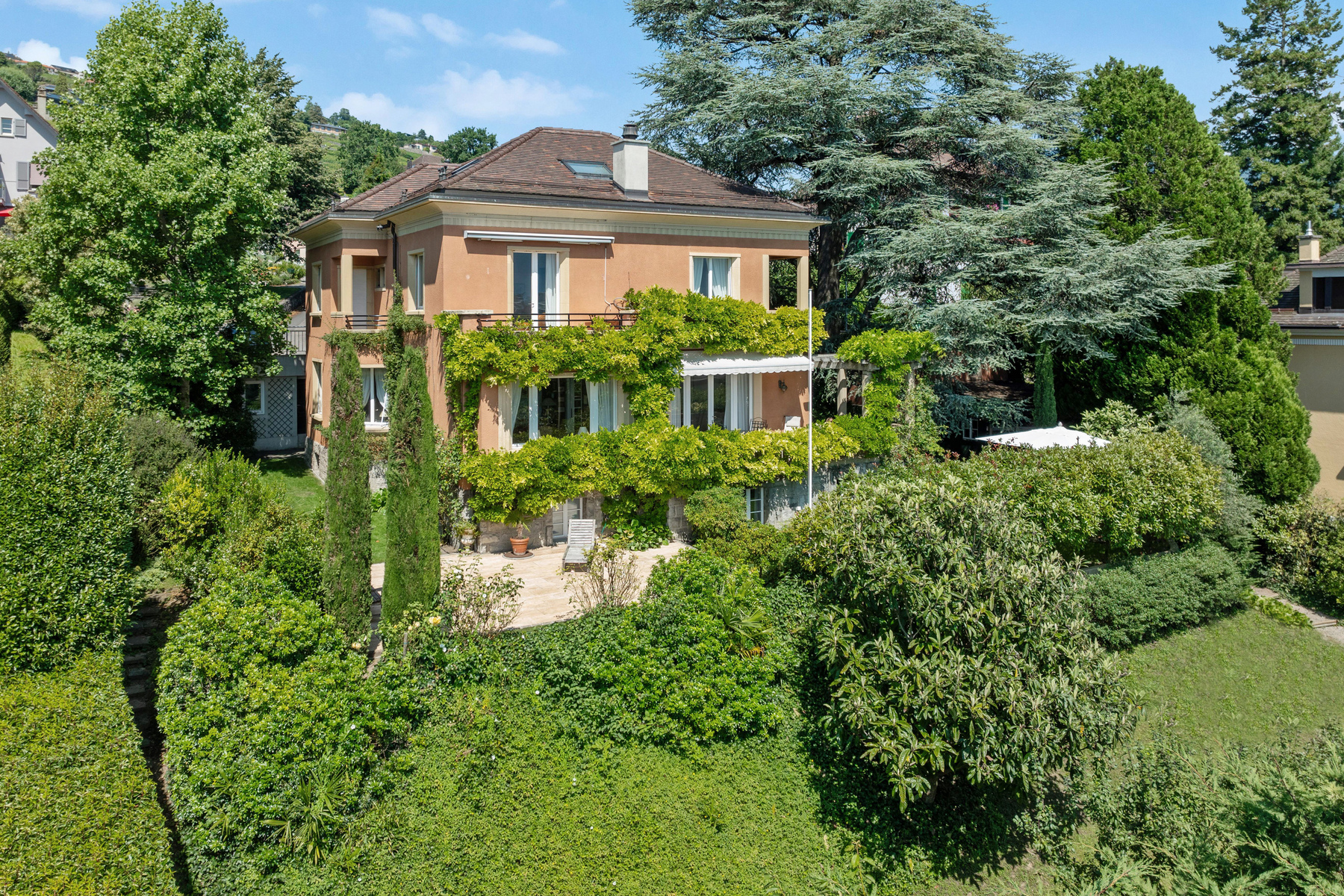 Exclusive Splendid green villa in Corseaux with view