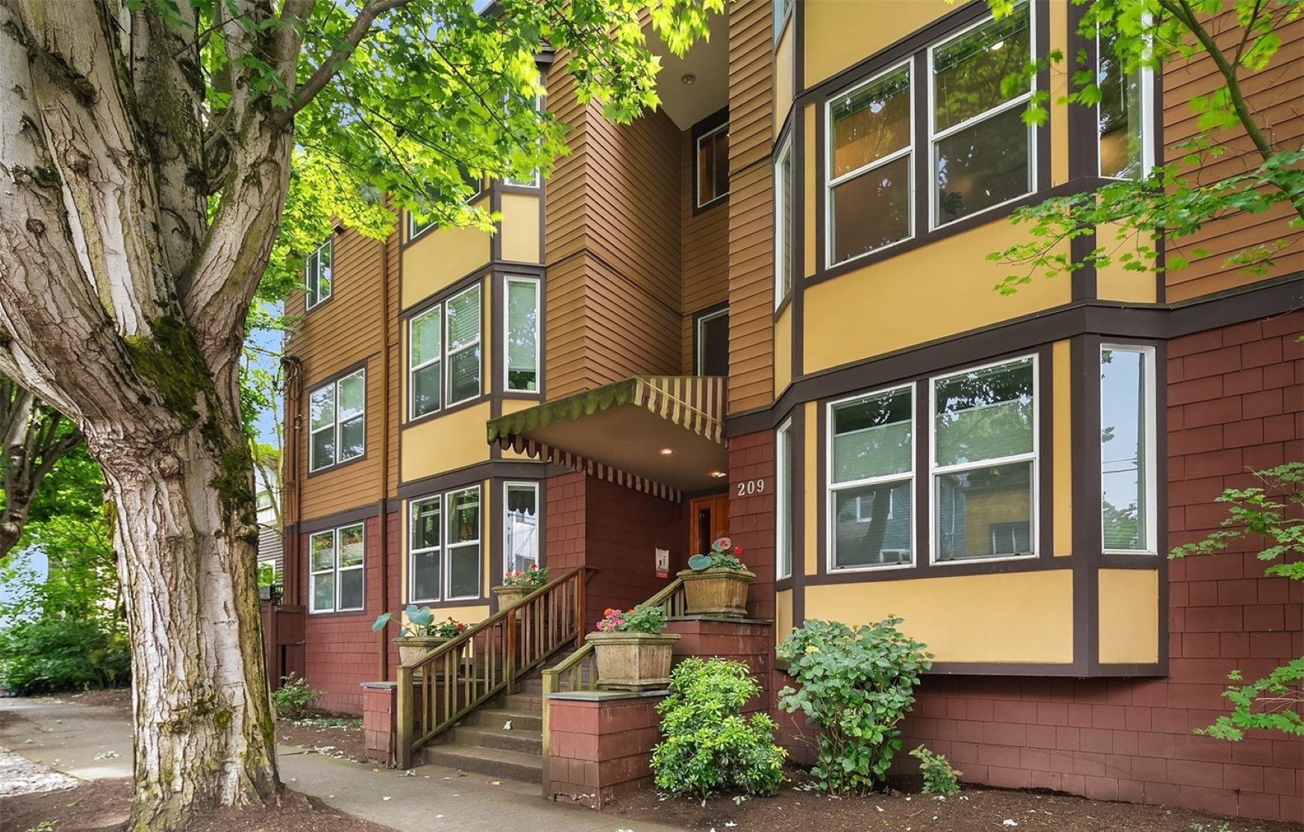 209 N 39th St Unit #201, Seattle, WA 98103