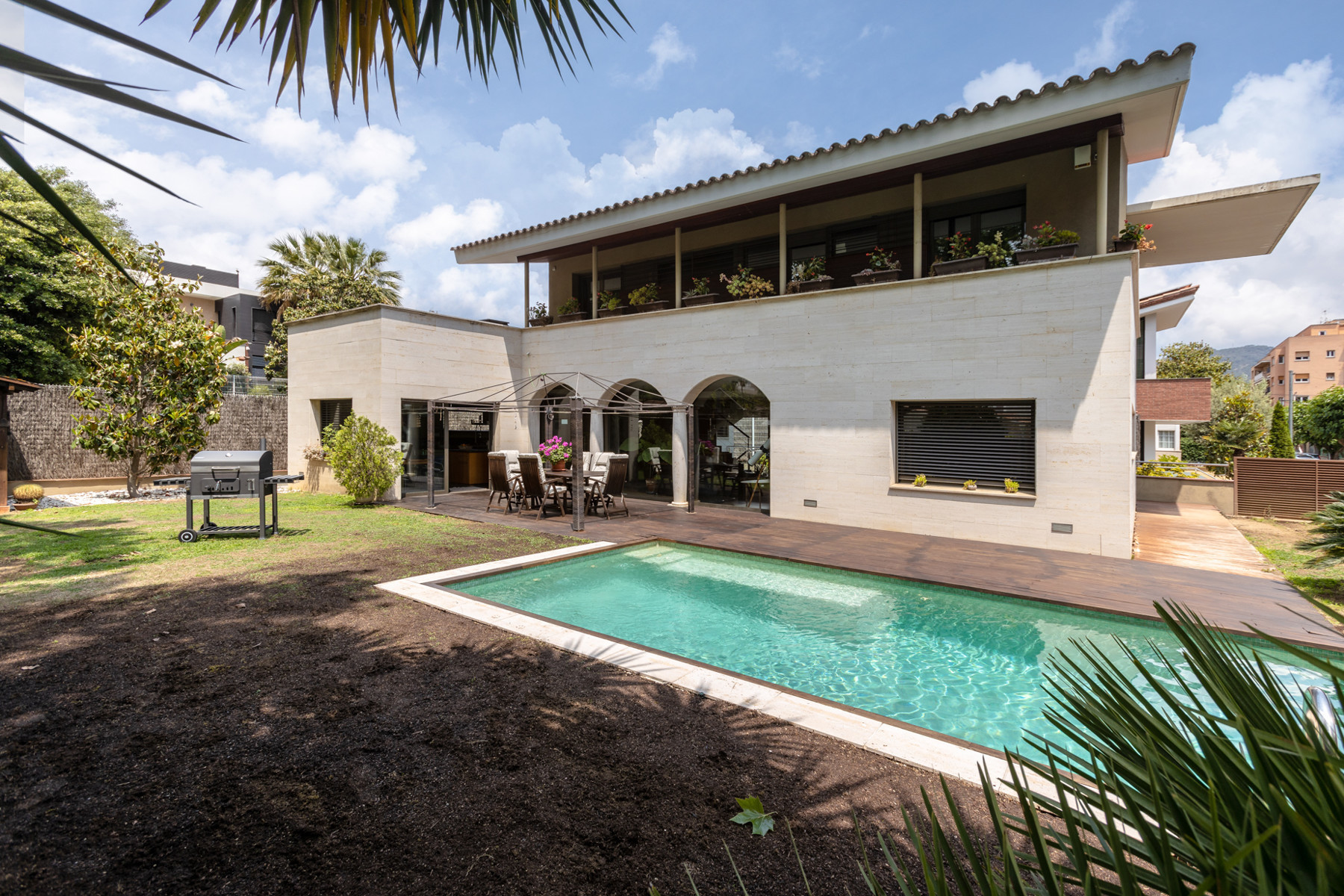 High standing house and swimming pool in the center of Argentona - Costa BCN