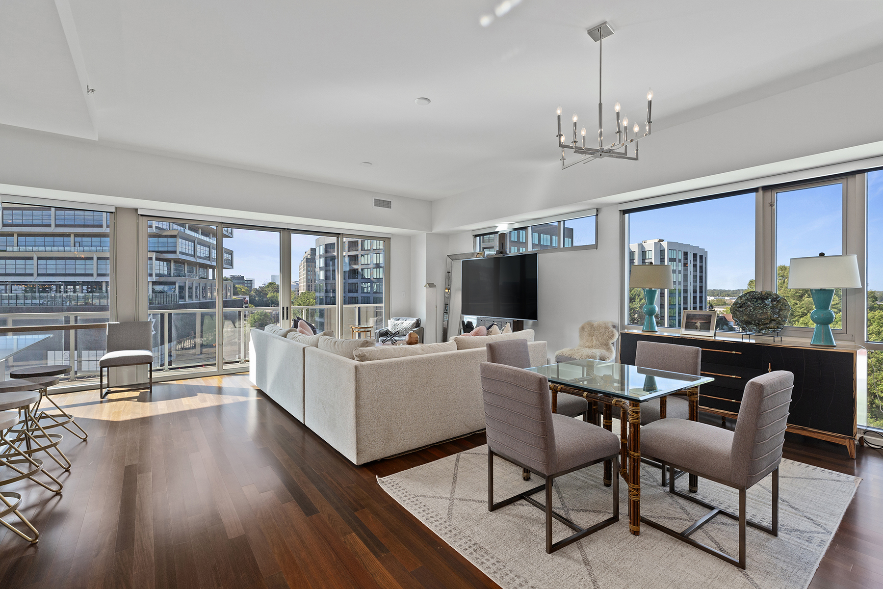 Breathtaking City Views In The Heart Of West Midtown