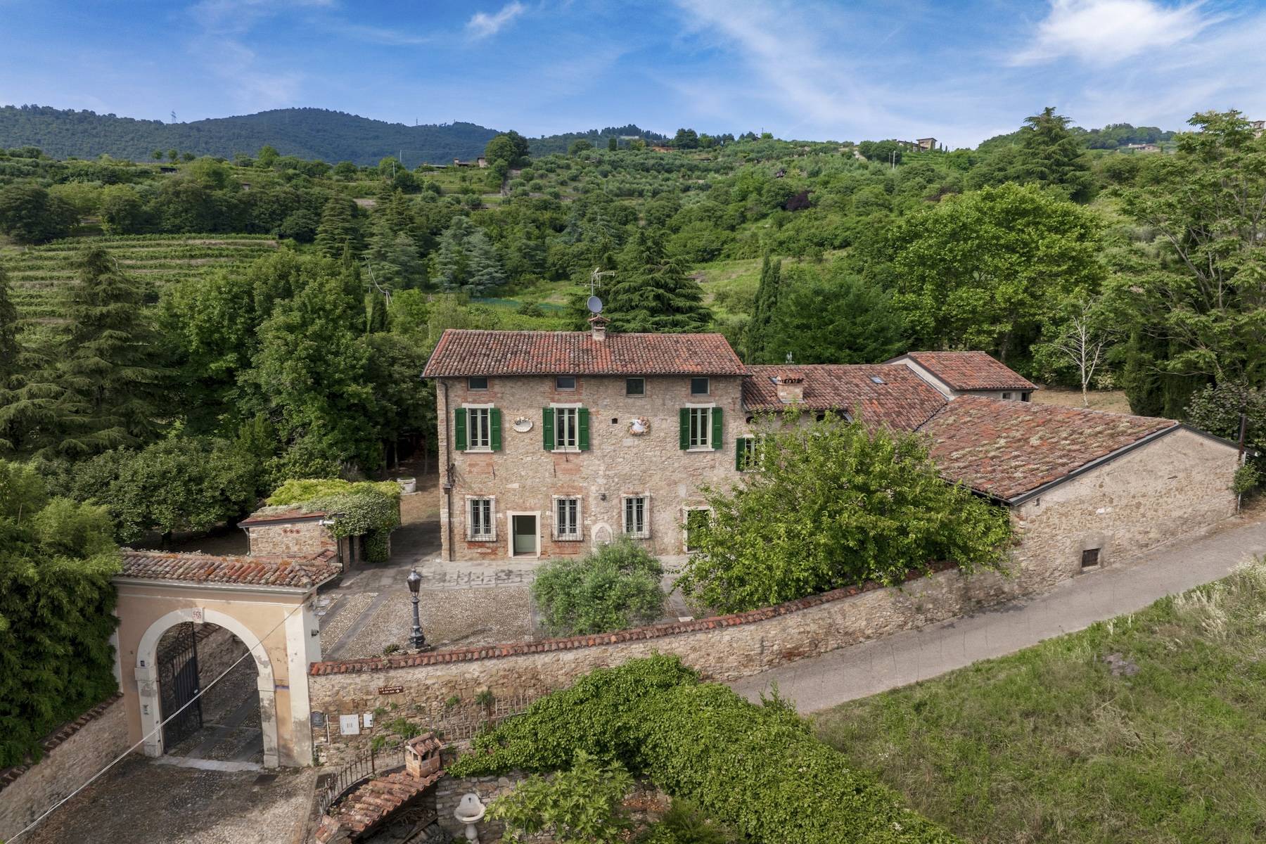 Splendid historic property with olive grove in Franciacorta