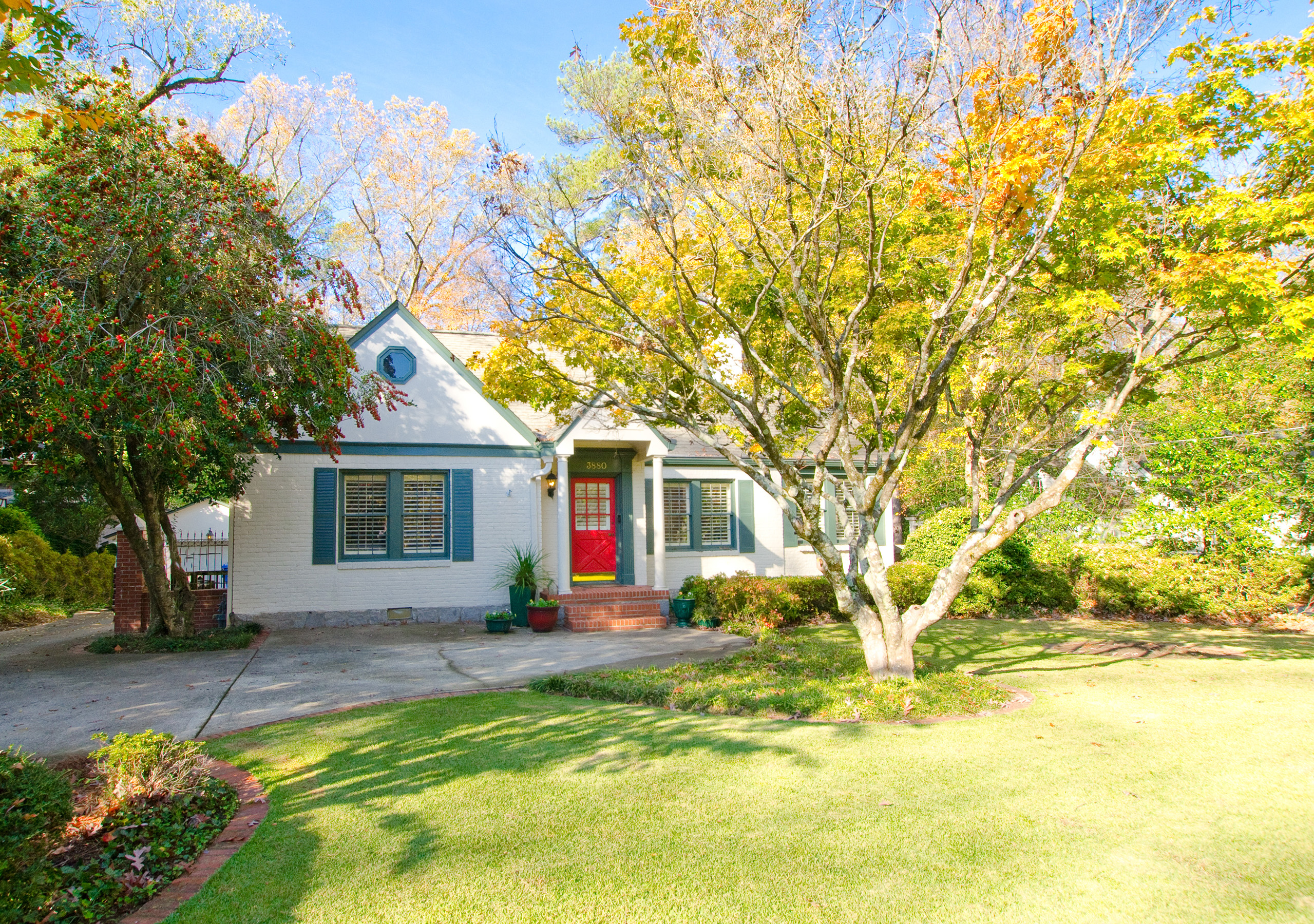 Charming Romantic Chastain Park Cottage Home