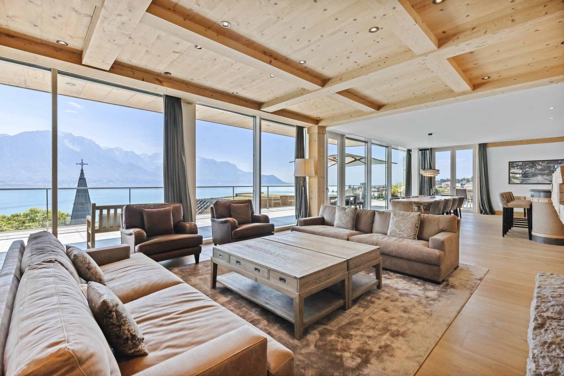 In the centre with lake view, luxurious and exceptional penthouse