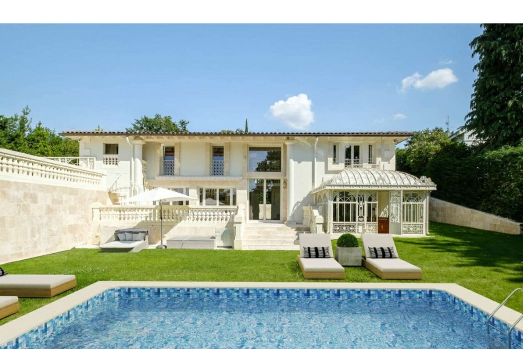 Beautiful and spacious villa in a quiet and residential area