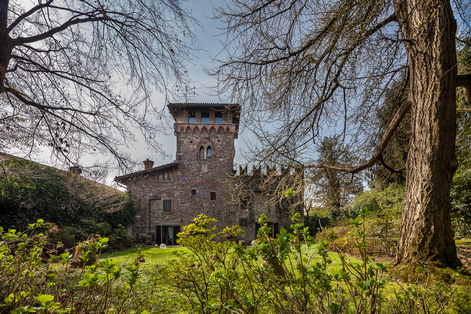 Impressive castle of the XIII century