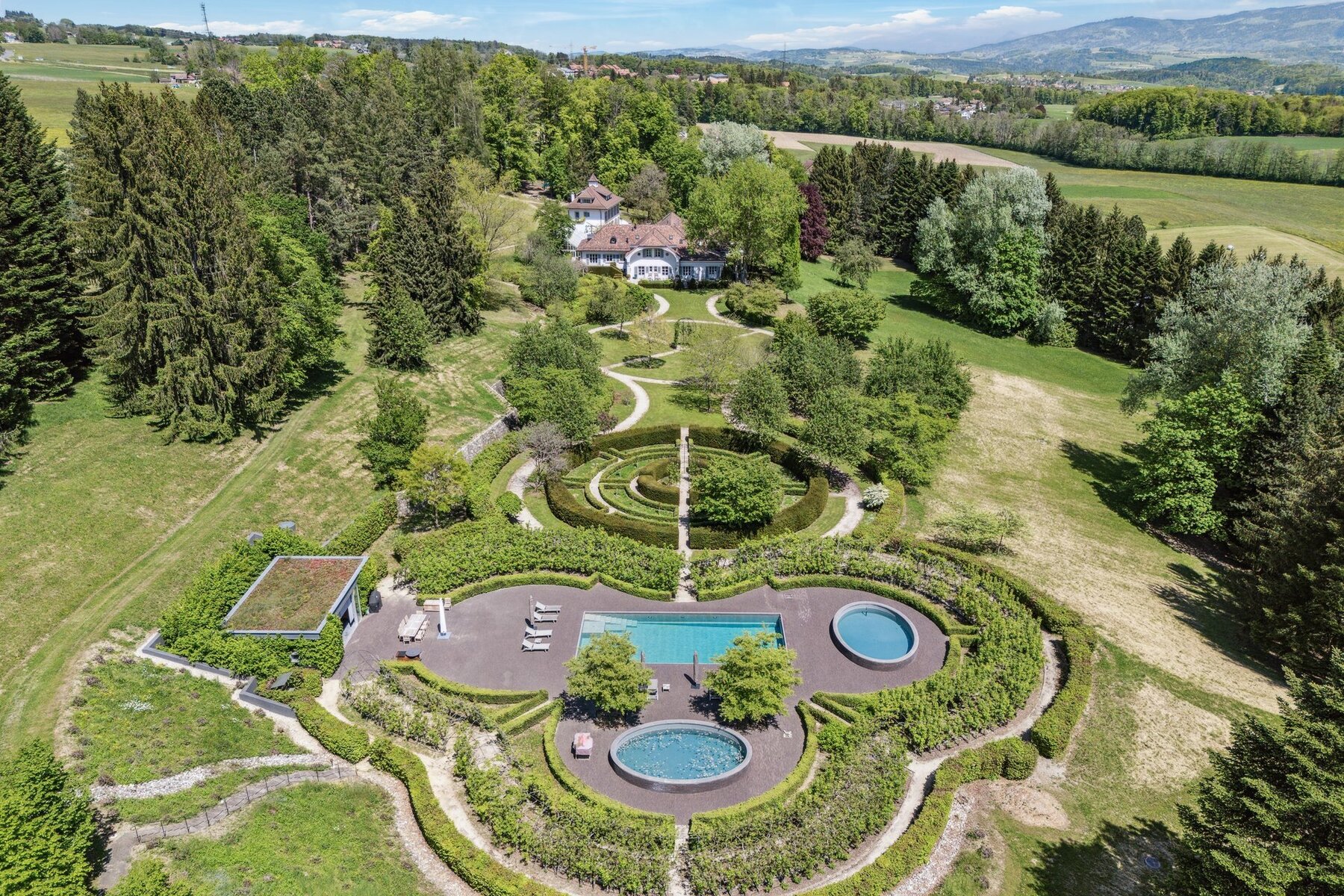 ?Serene and luxurious setting near Lausanne?