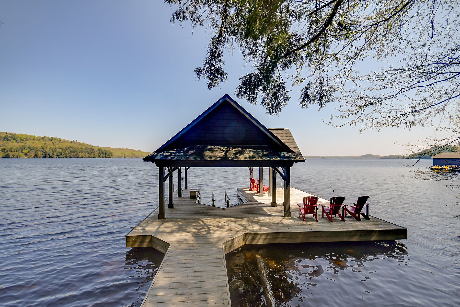 Exclusive Lake Vernon Cottage