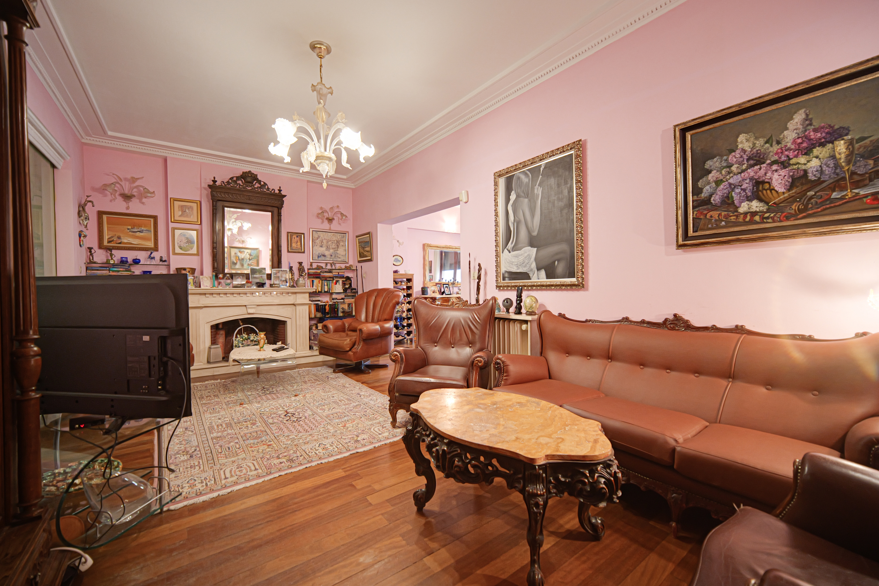 Aristocratic apartment for sale next to the St. Alexander Nevsky Cathedral