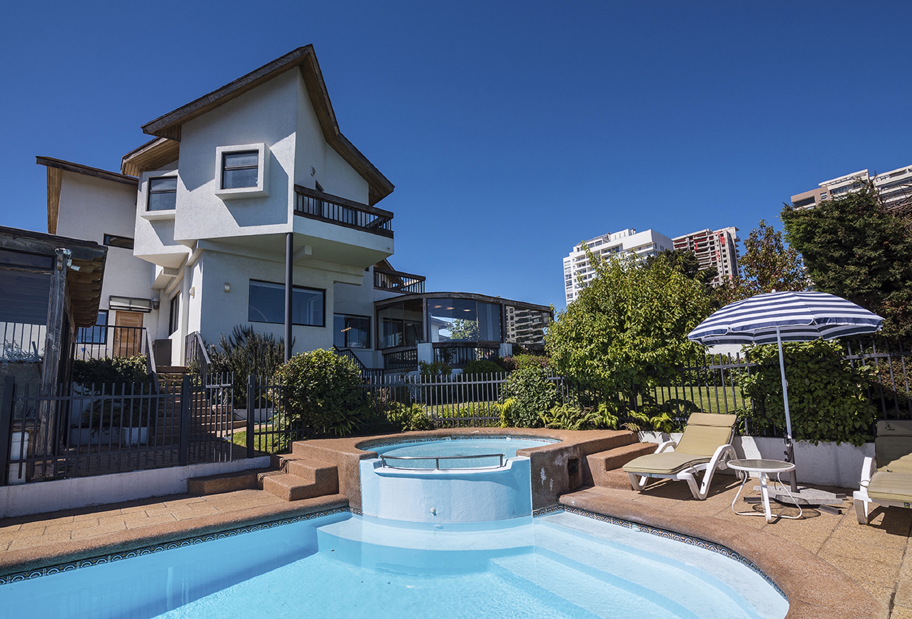 Large family home in residential area of Concón