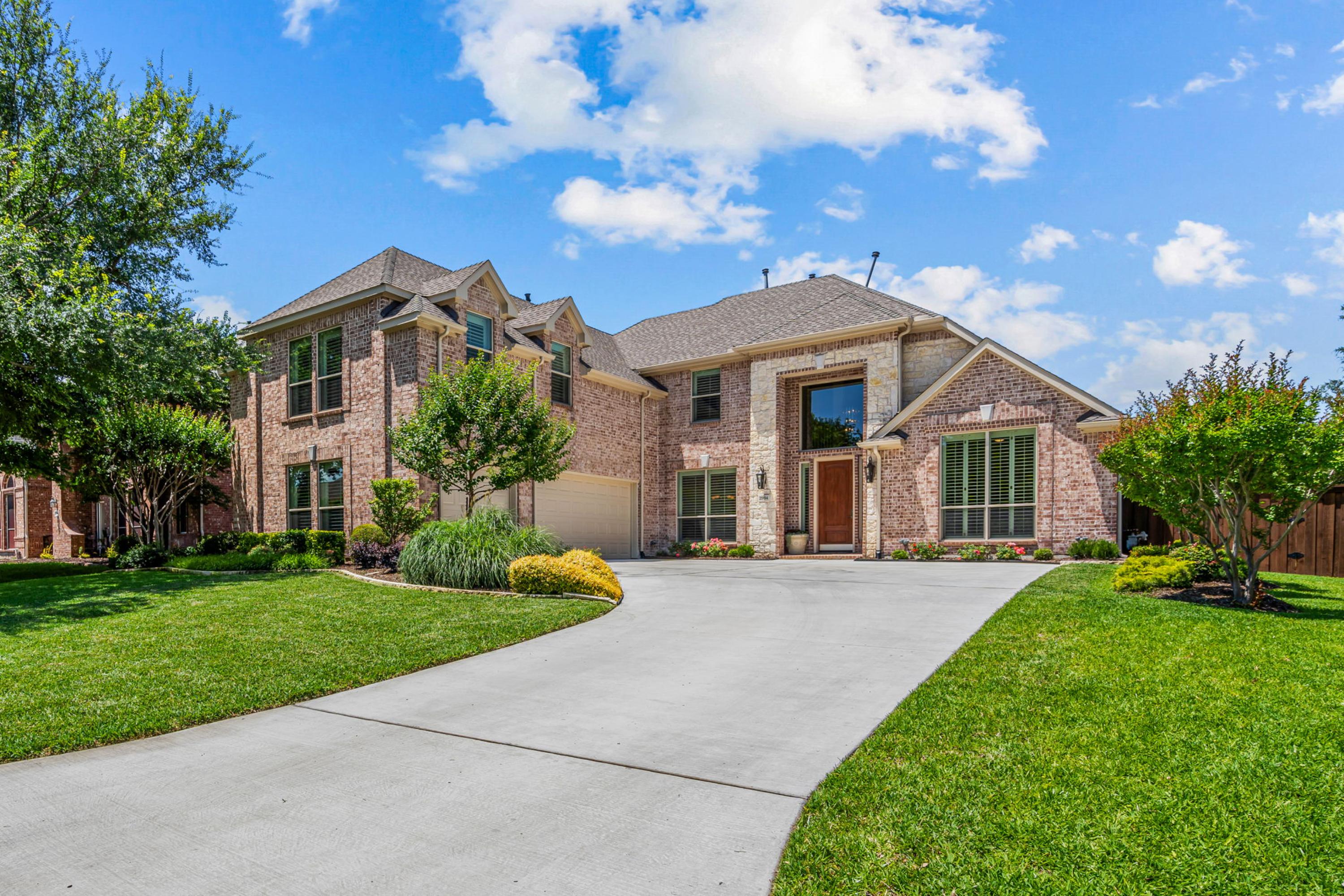 Luxurious 4-Bedroom Stonebridge Ranch Home with Elegant Updates