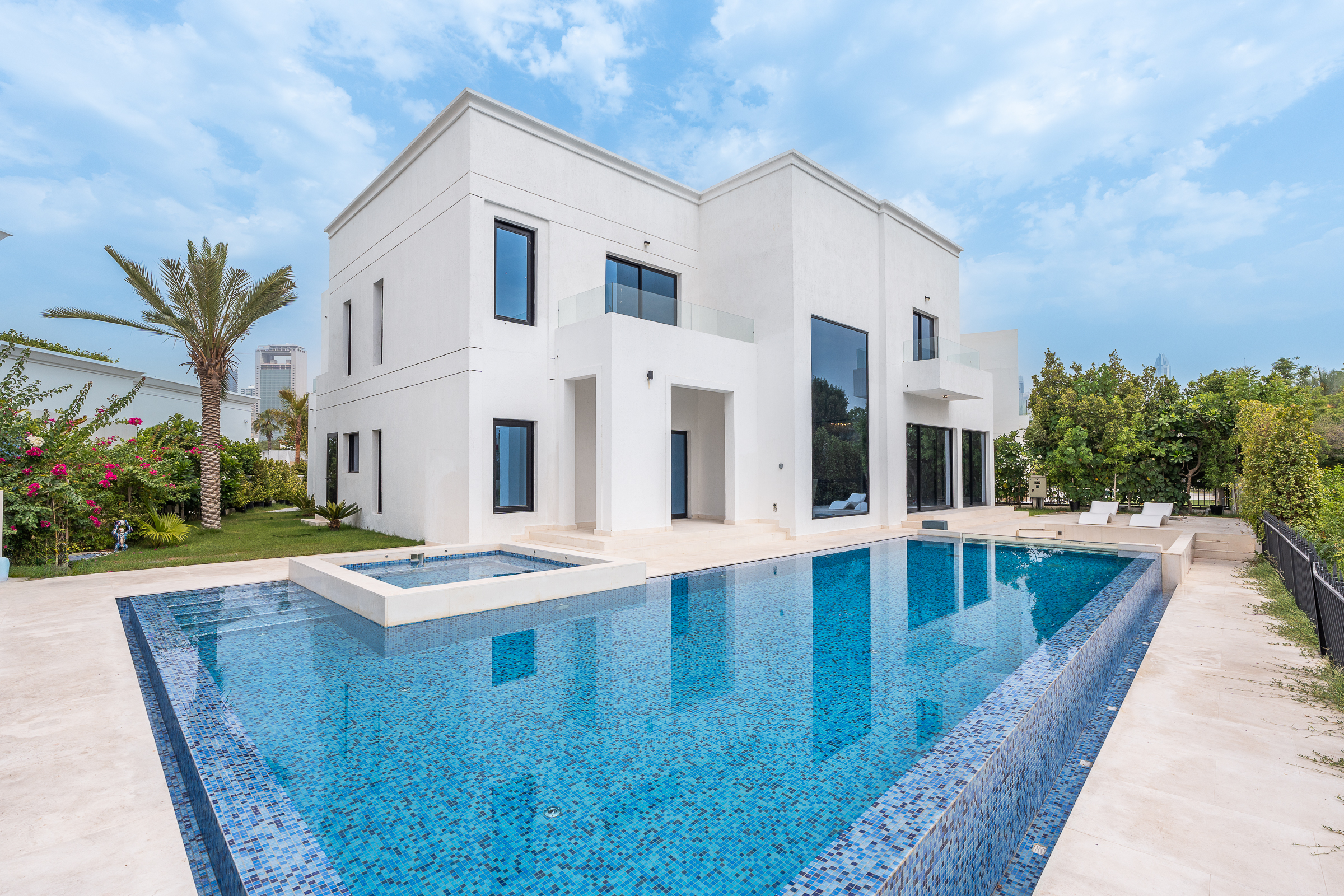 Luxury villa in Jumeirah Islands