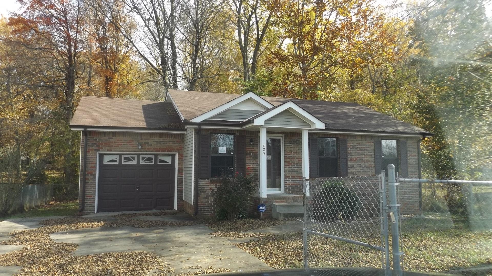 Donna Dr, Clarksville, TN 37042