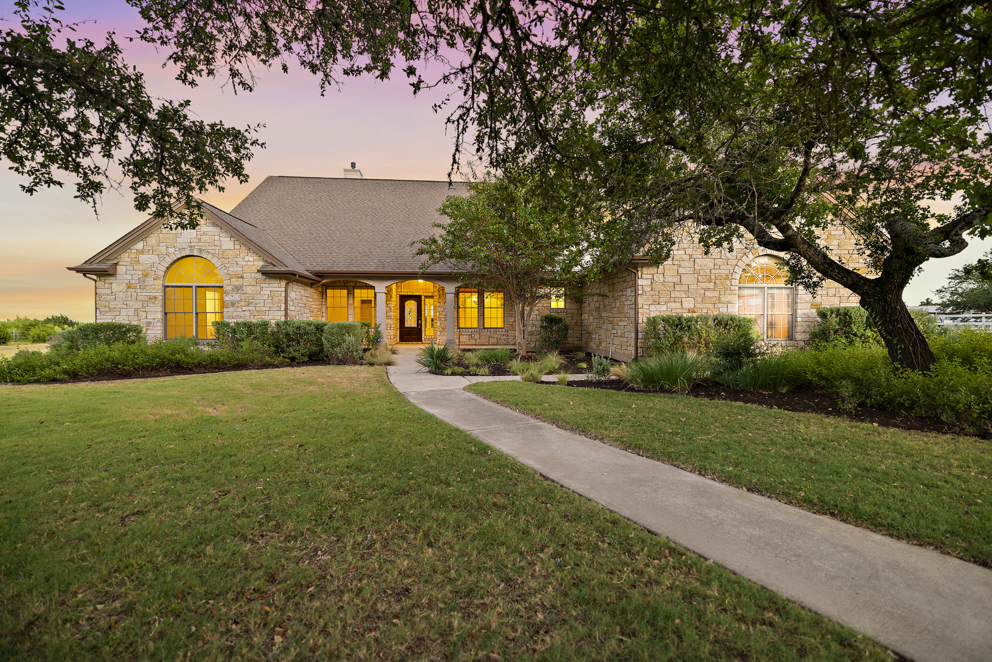 Equestrian Single-Story on Three Acres 25 Minutes to Downtown Austin