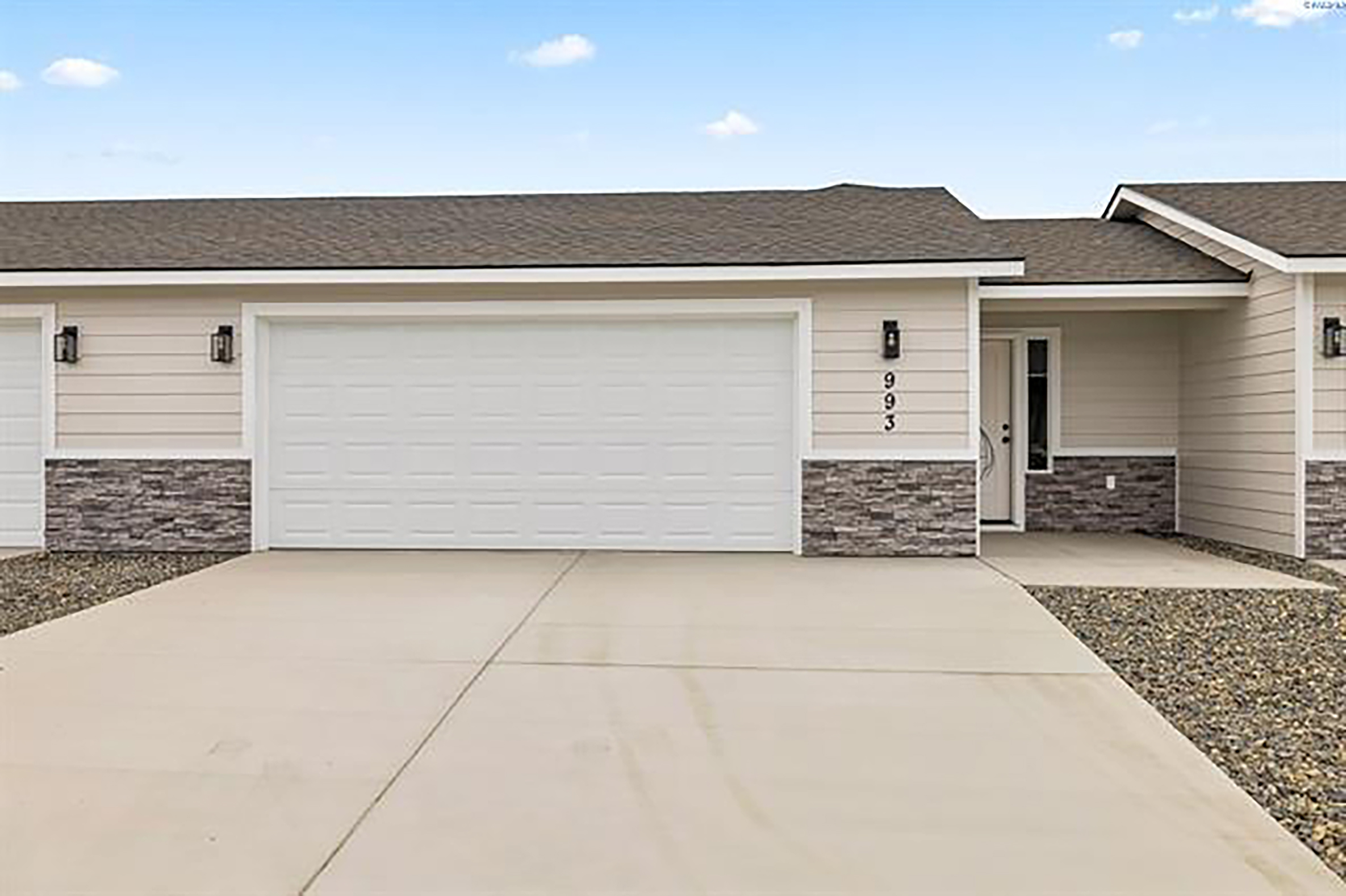 Brand new West Richland Townhome