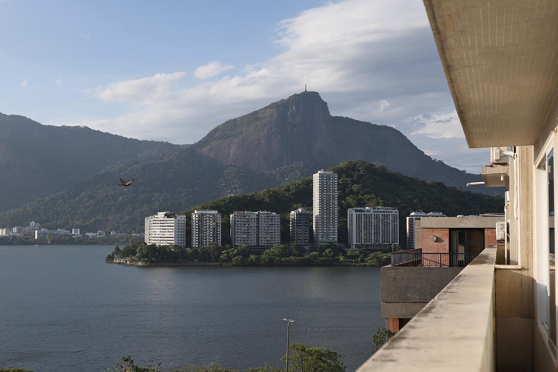 Single-level penthouse with breathtaking views of Lagoa and Christ the Redeemer