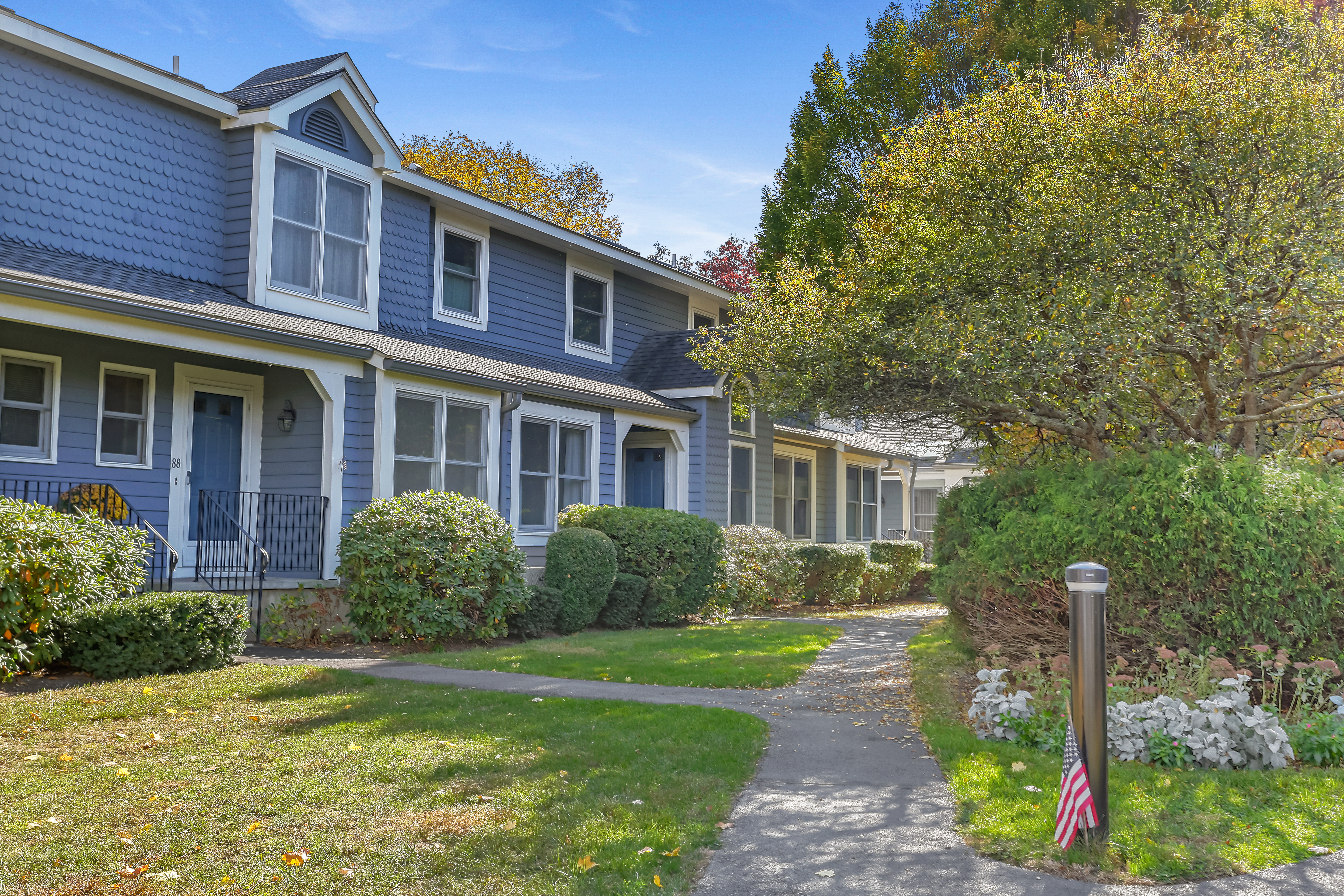 Lovely Townhouse in Cranbury Neighborhood