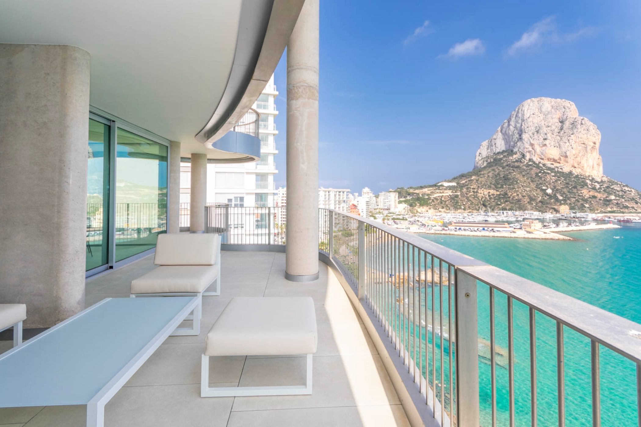 Modern Apartment with Impeccable Views in Calpe