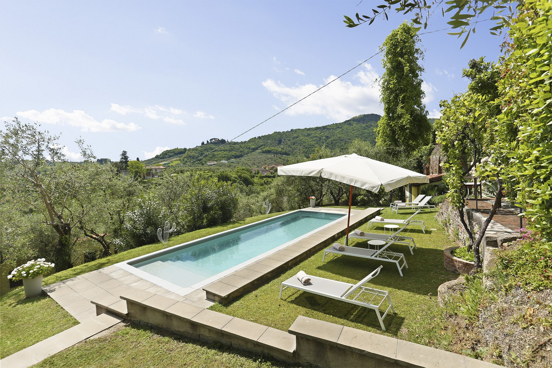 Beautiful villa with swimming pool in the countryside of Lucca