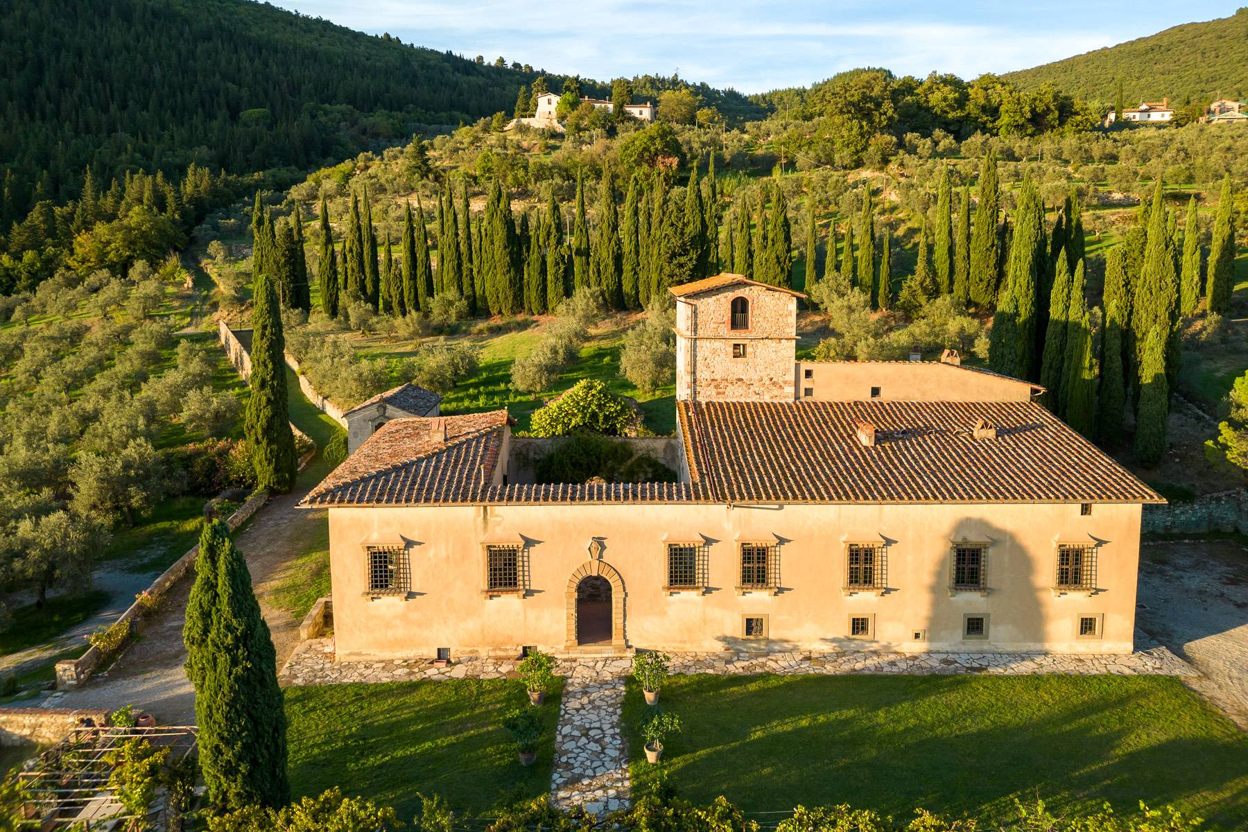 Large period farmhouse close to Florence