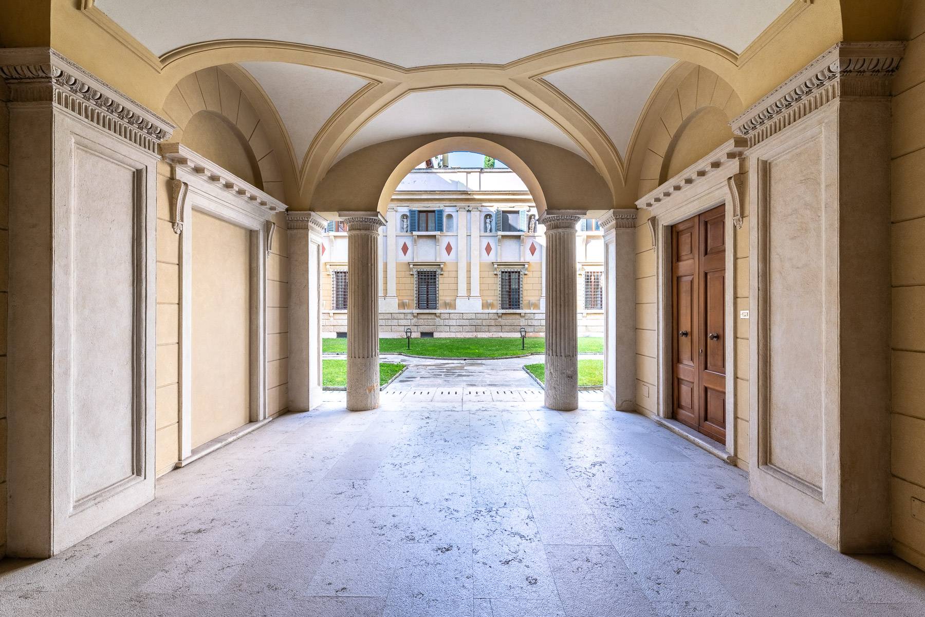 Bright apartment a few steps from Piazza Erbe