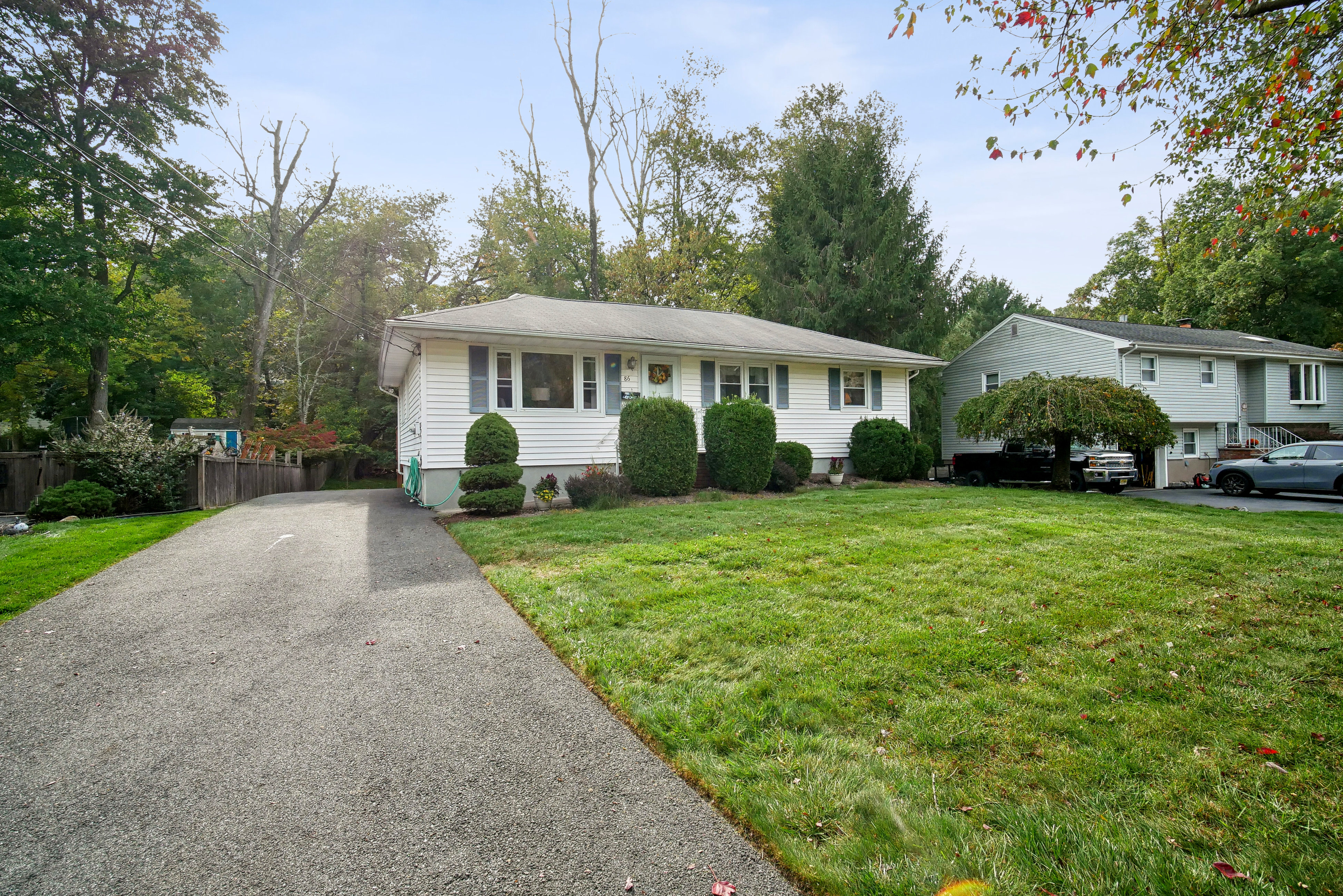 86 Calumet Avenue, Oakland, NJ 07436