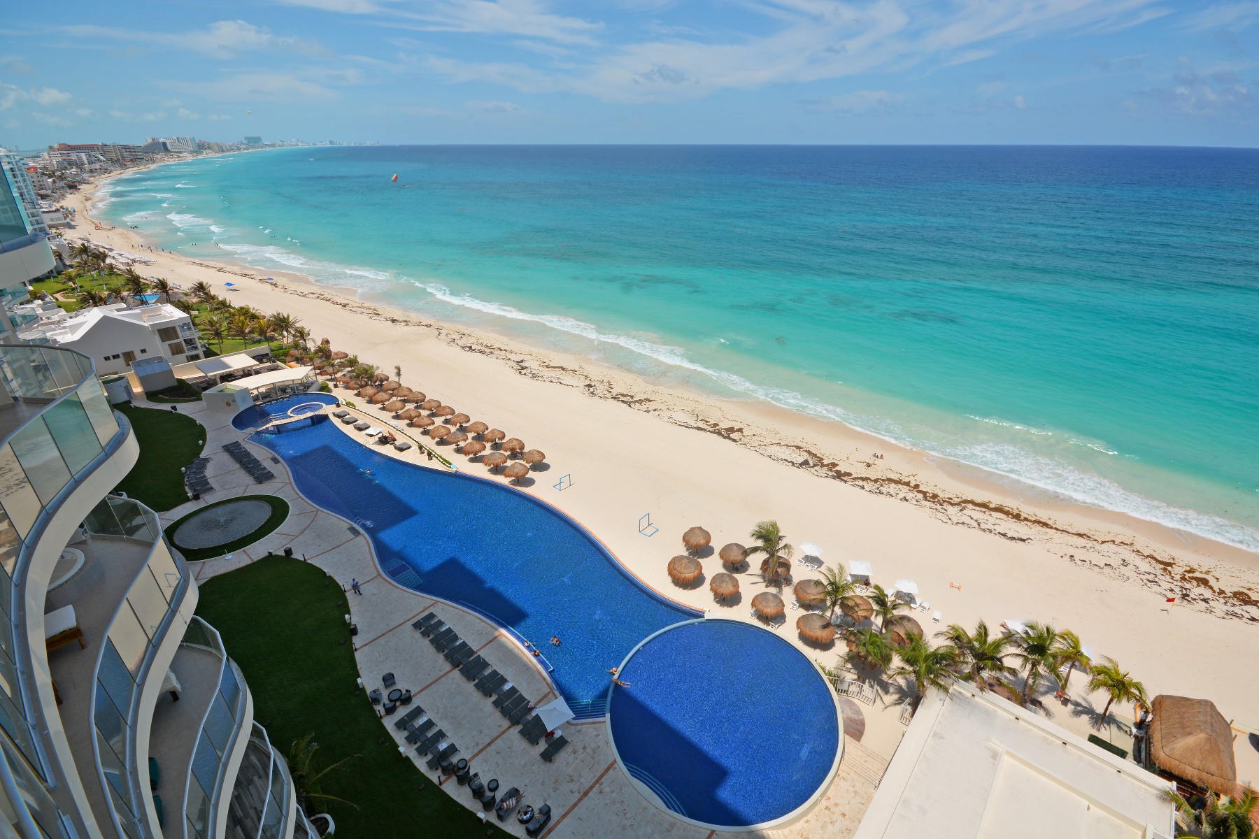 LUXURY BEACHFRONT APARTMENT SURROUNDED BY THE BEST VIEWS Cancun