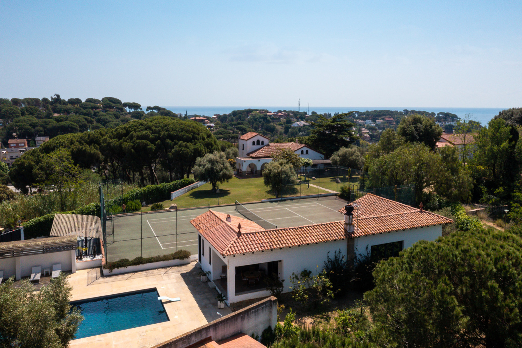 Property with tennis and swimming pool in Sant Vicenç de Montalt - Costa BCN