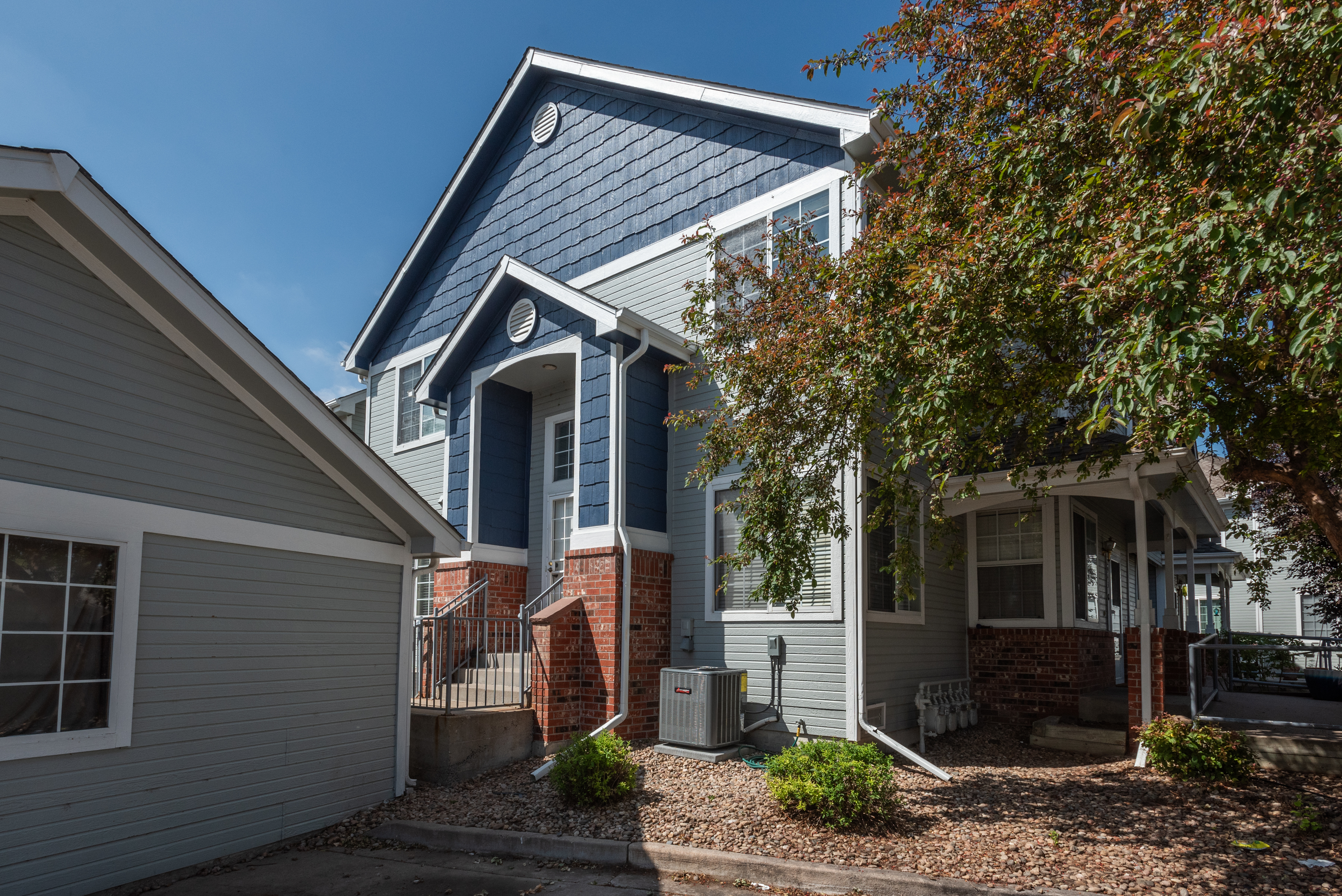 Charming Top Floor Condo Offering Inviting Open Floor Plan & Vaulted Ceilings