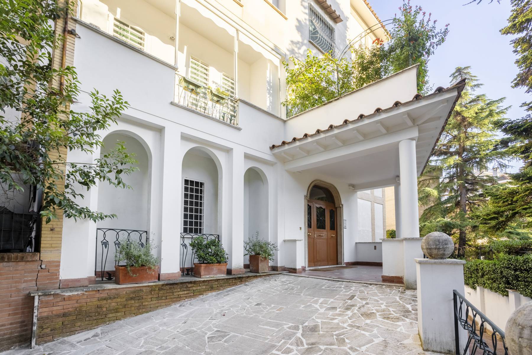 Elegant flat with large terrace