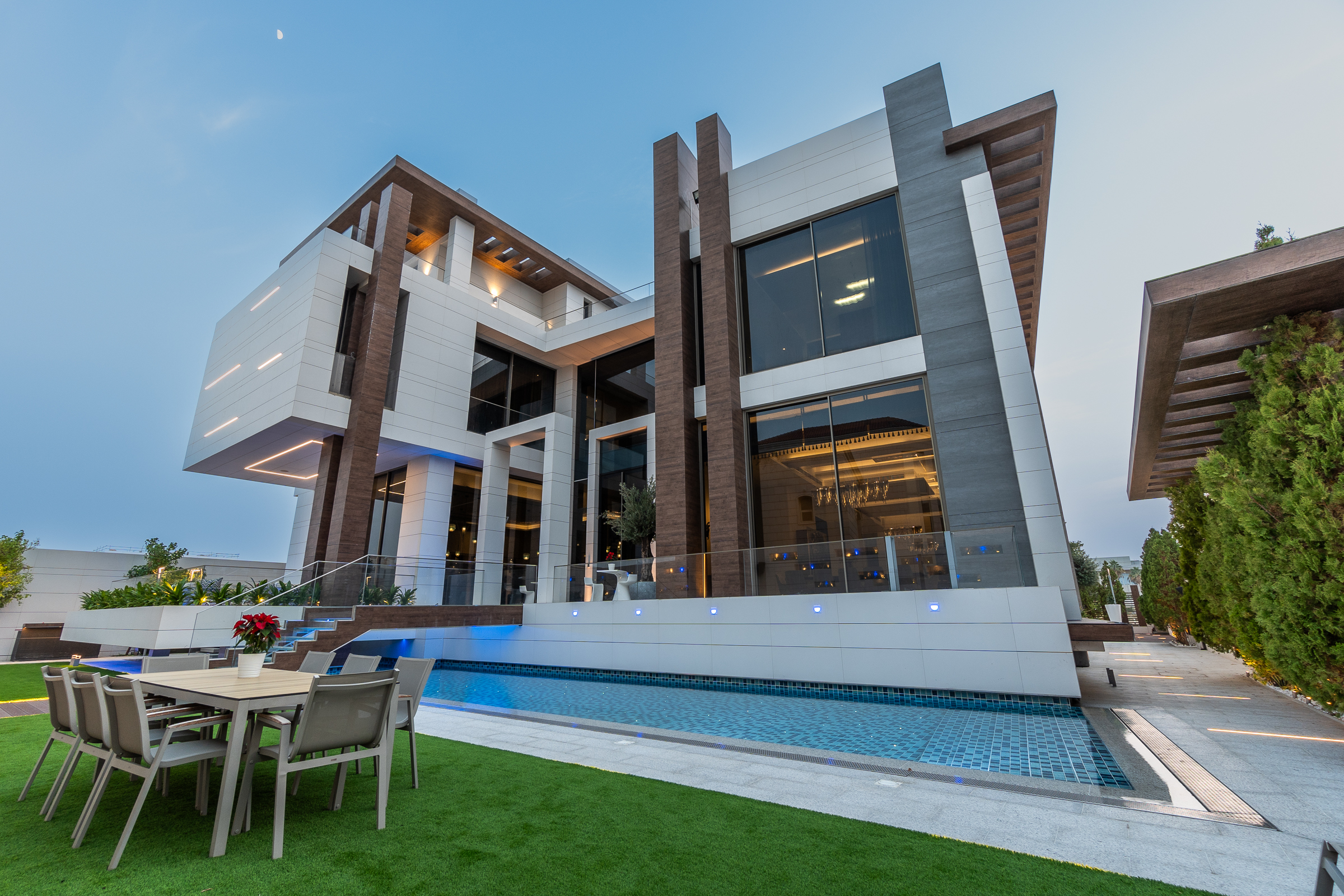 Luxury villa in Umm Al Sheif