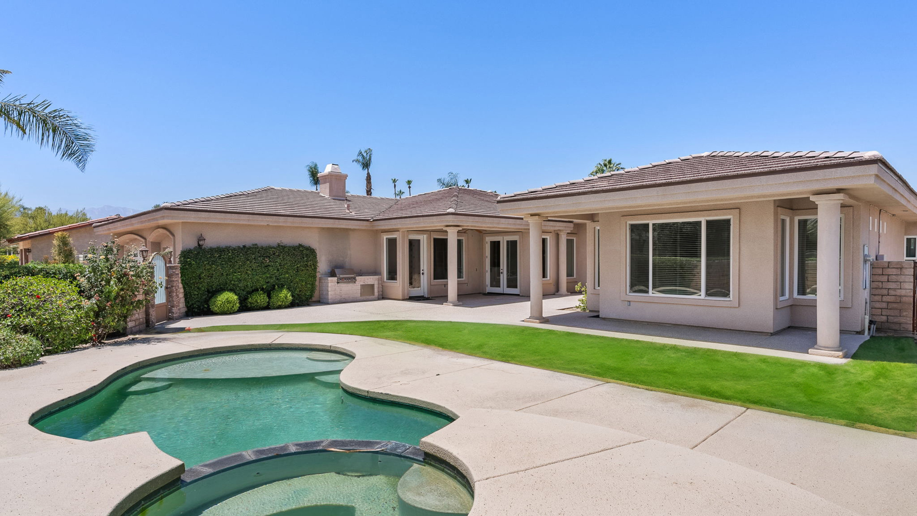 Custom-Built Solar Powered Residence in the Heart of Indian Wells with Direct Mo