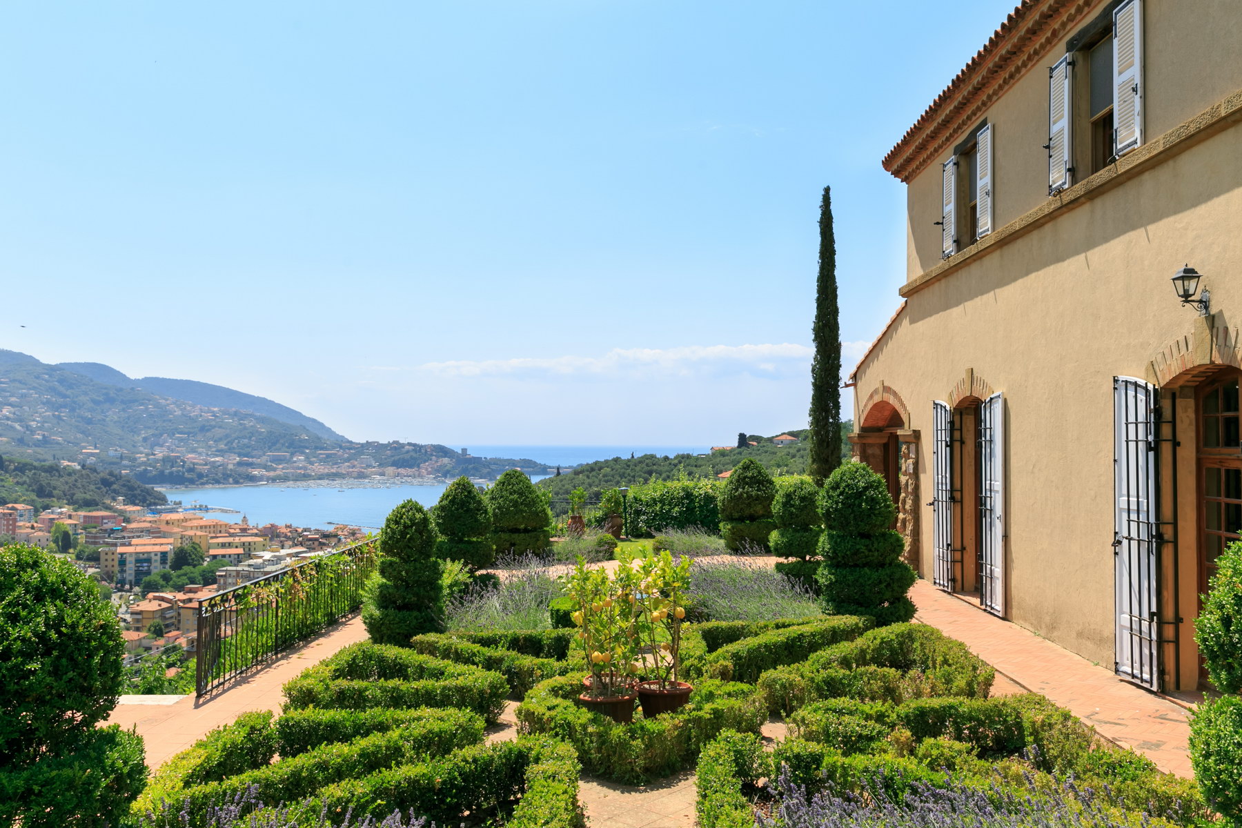 Lovely villa with sea views on the gulf of Lerici