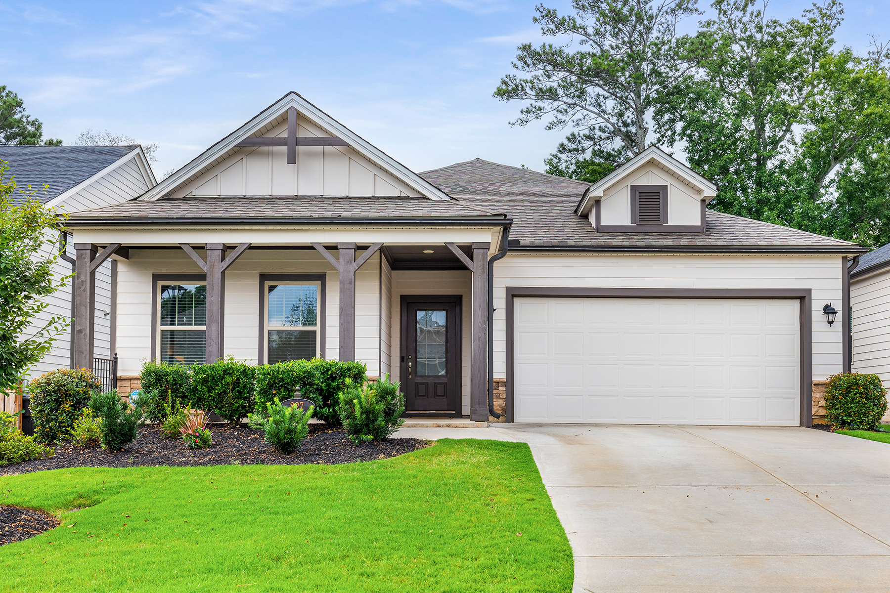 Charming Cottage Nestled In The Quiet Community Of Hickory Hill