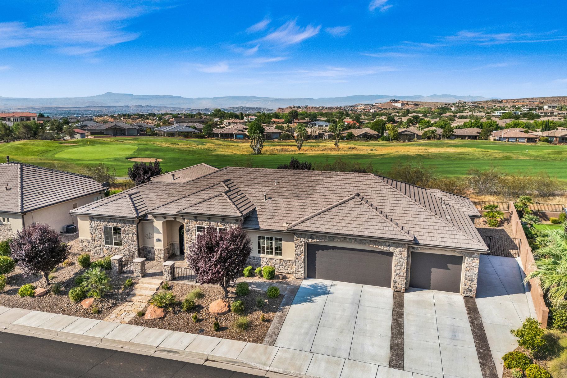 Golf Course Elegance With Pool