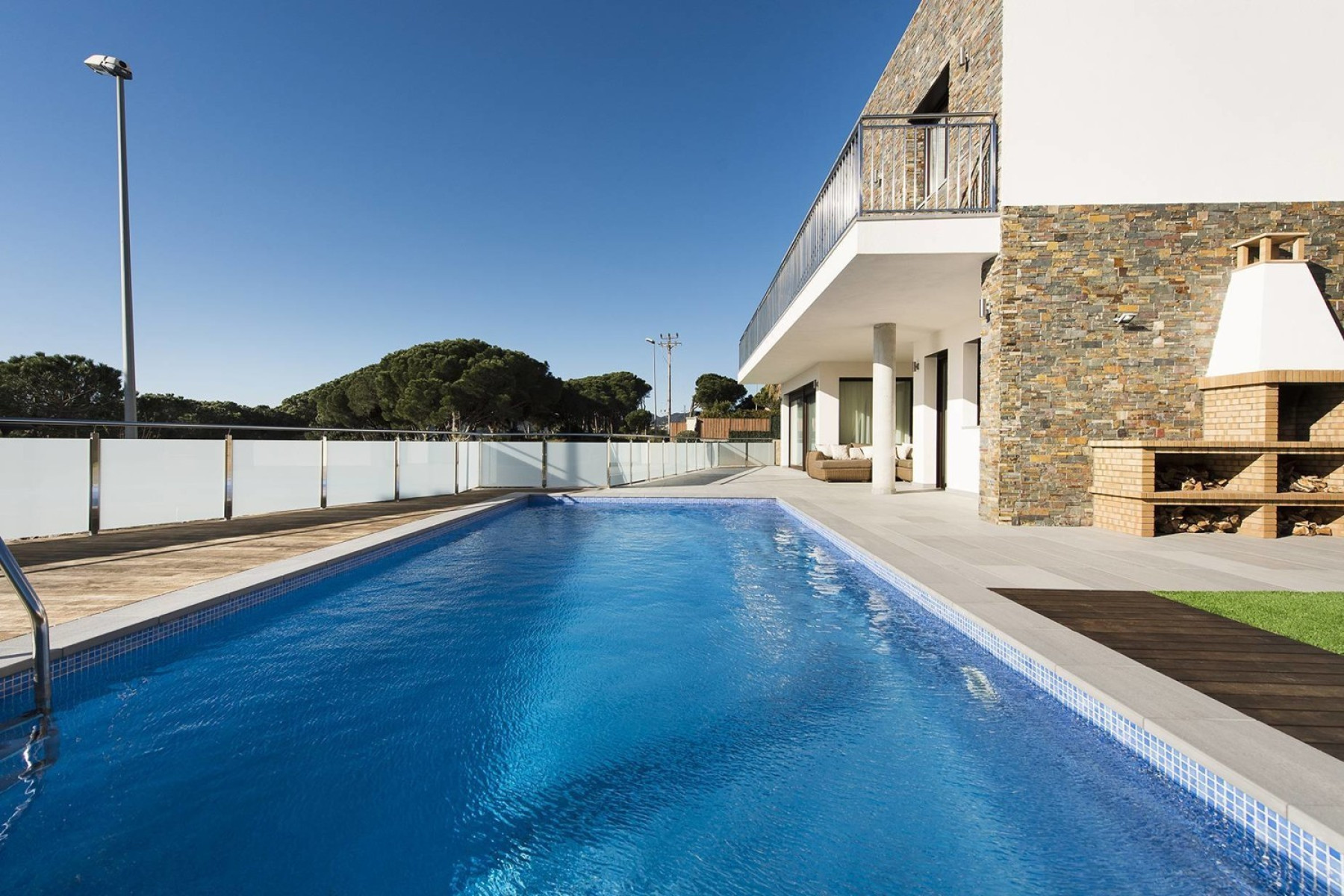 Modern house with sea views and 800m from the beach