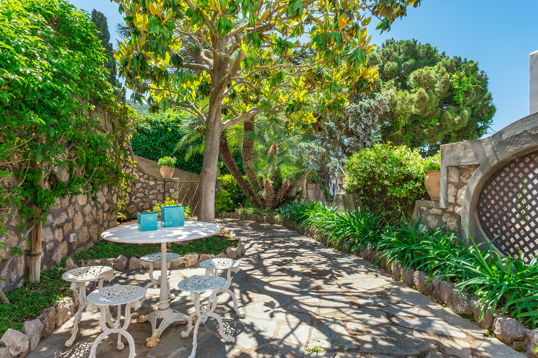 Beautiful apartamanent with garden in the centre of Capri
