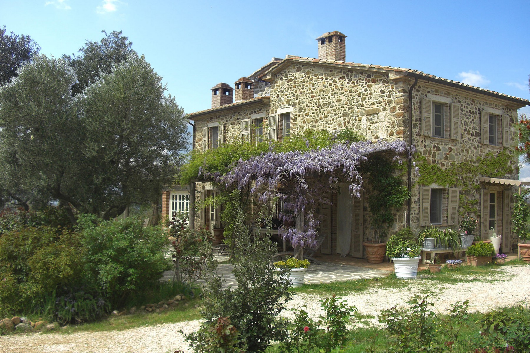 Typical Tuscan house with views over the hills