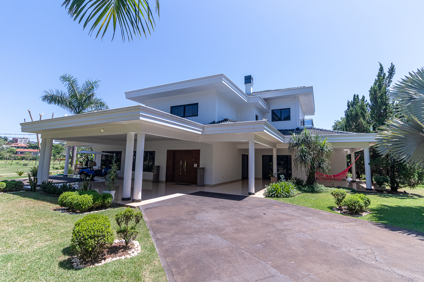 Modern Residence in Paraná Country Club