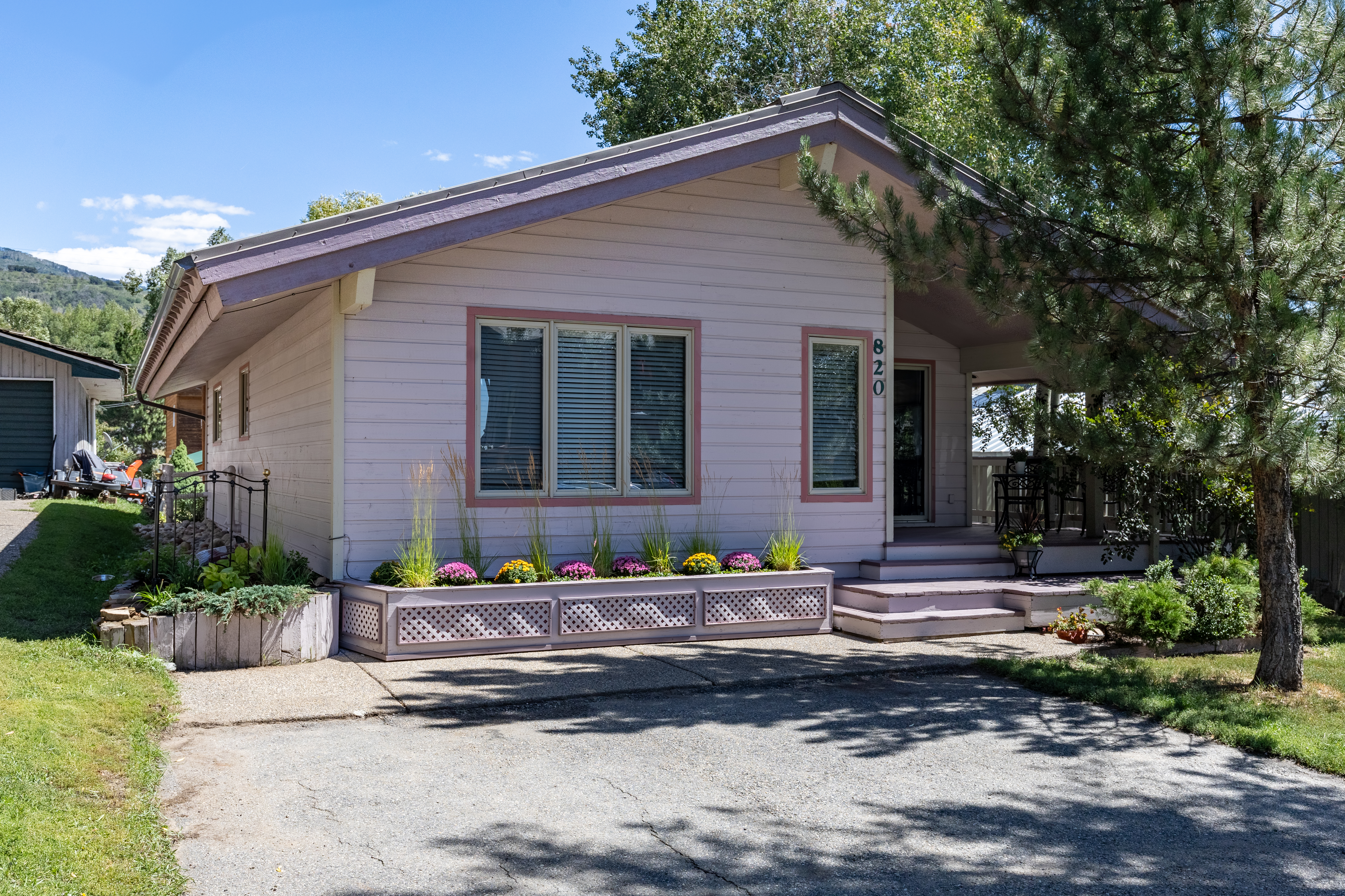 Old Town Home w/Caretaker