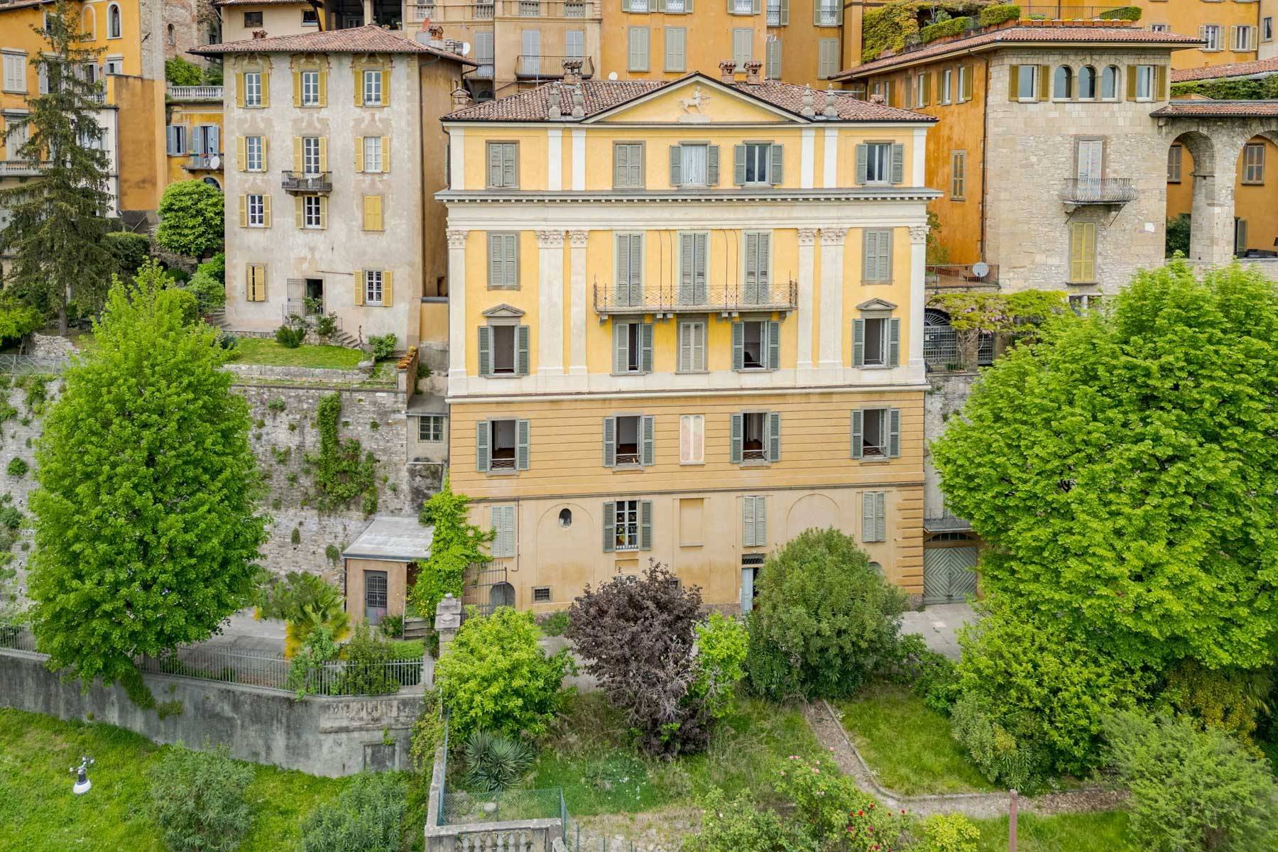 Elegant apartment in the heart of Bergamo Alta
