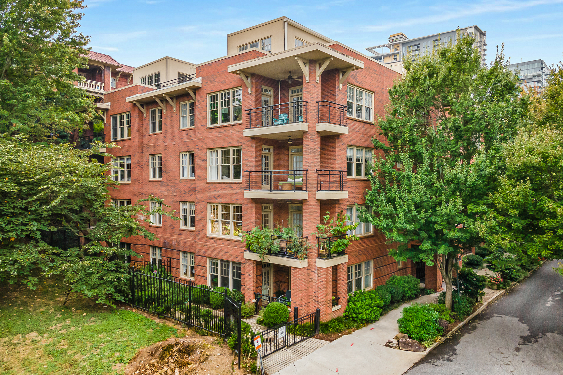 Highly Coveted Condo On Piedmont Park