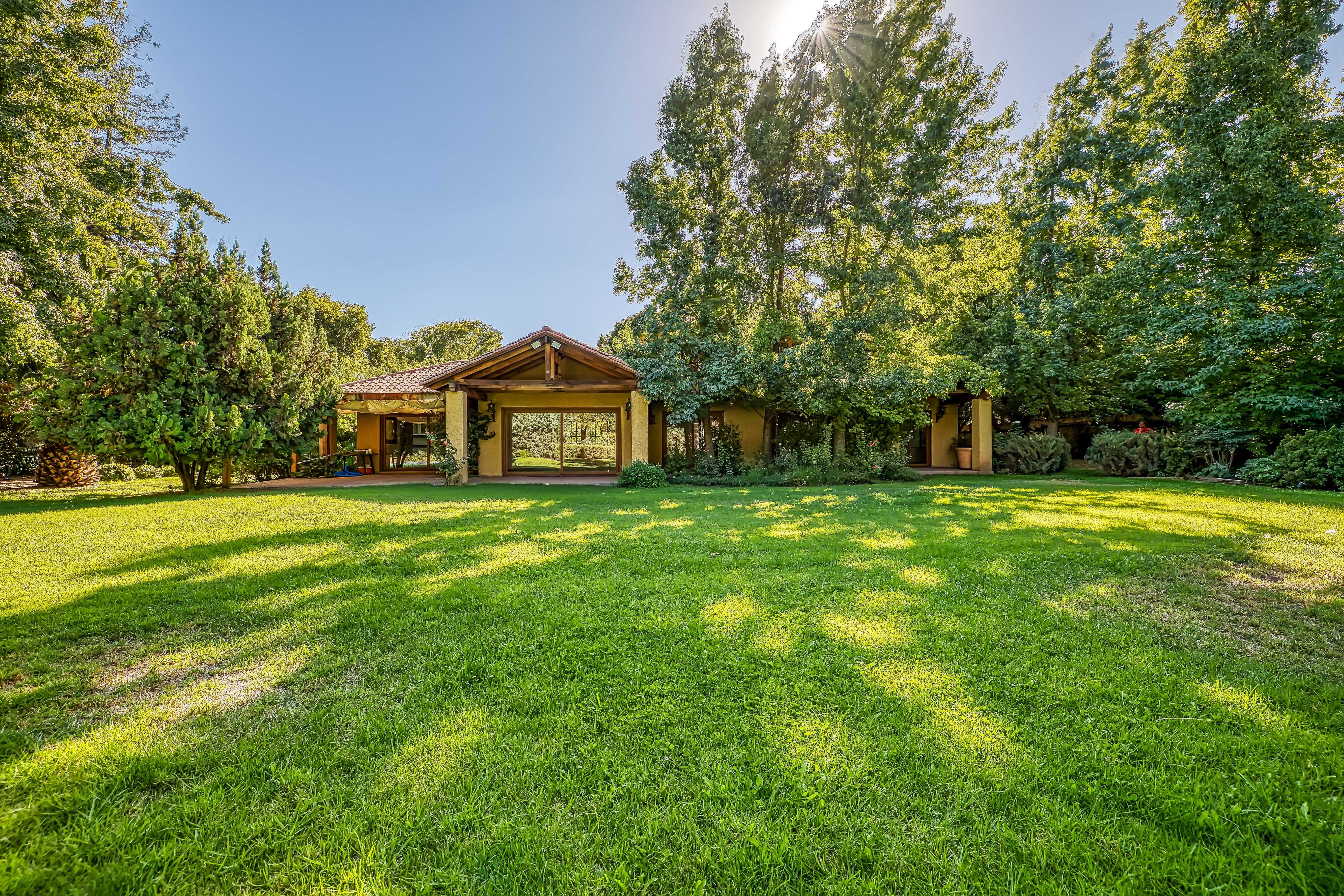 Chilean-style house in Las Brisas de Chicureo condominium.