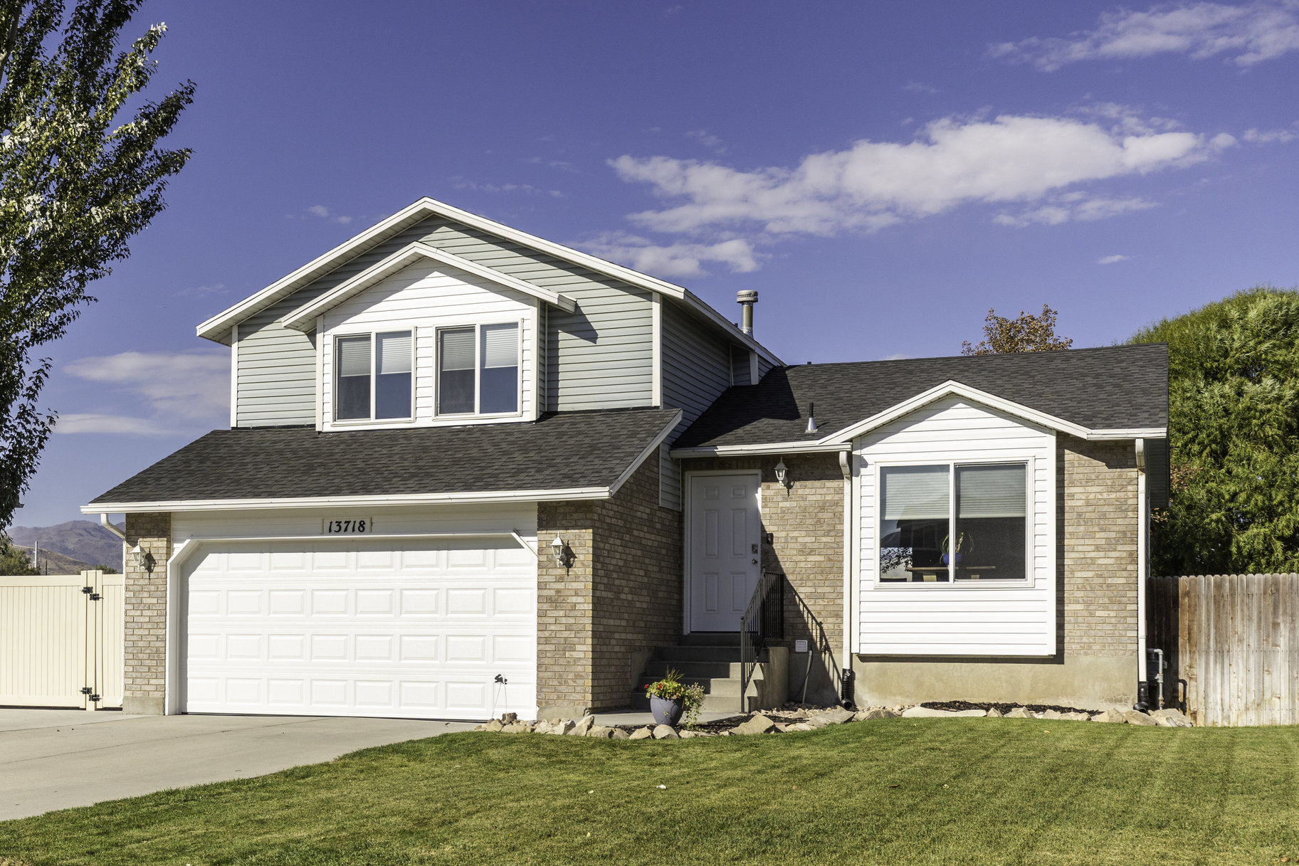 Newly updated Multi Level home located in Riverton Utah