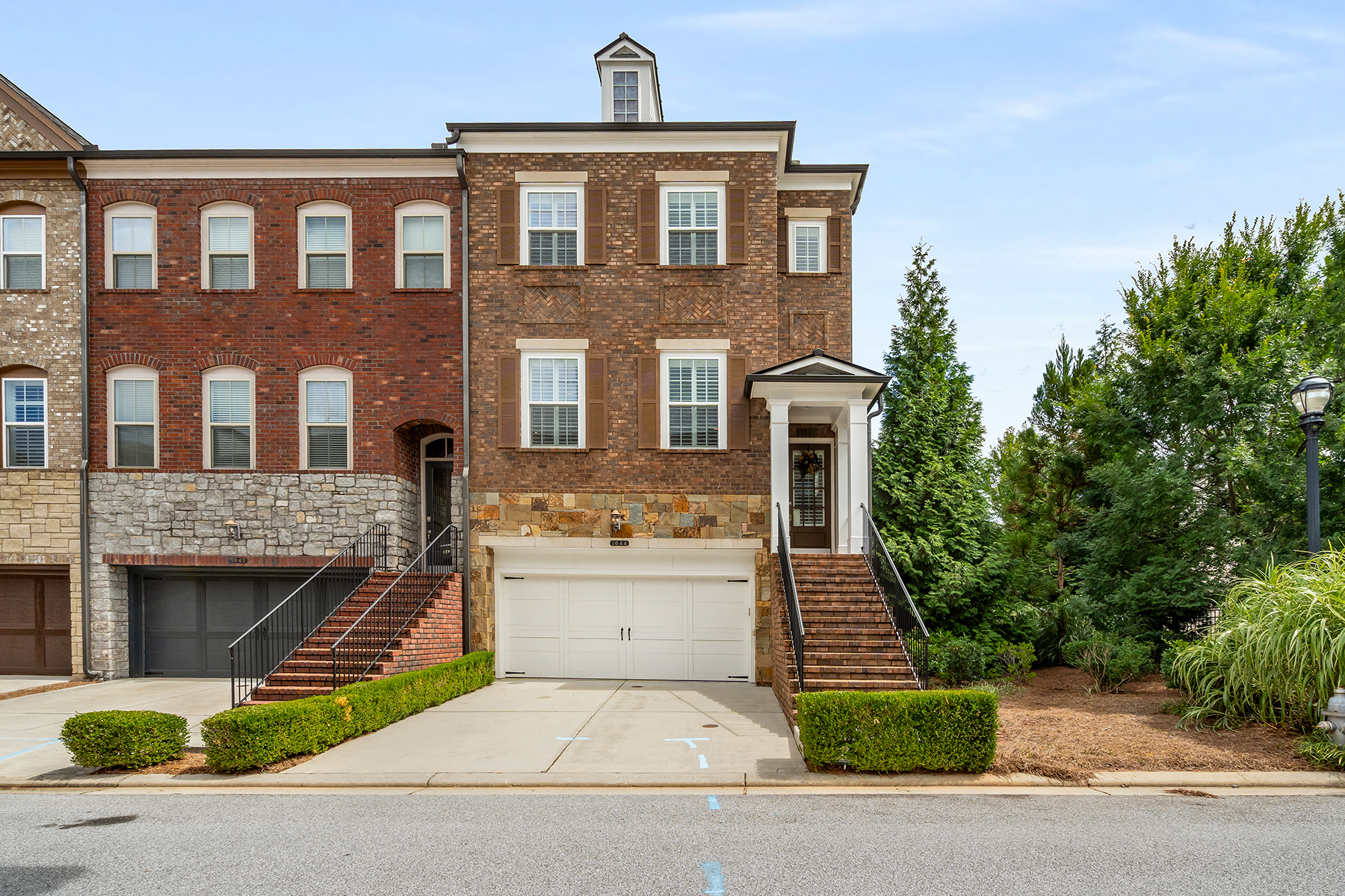 Inviting Brookhaven End Unit Townhome Epitomizes Contemporary Urban Living