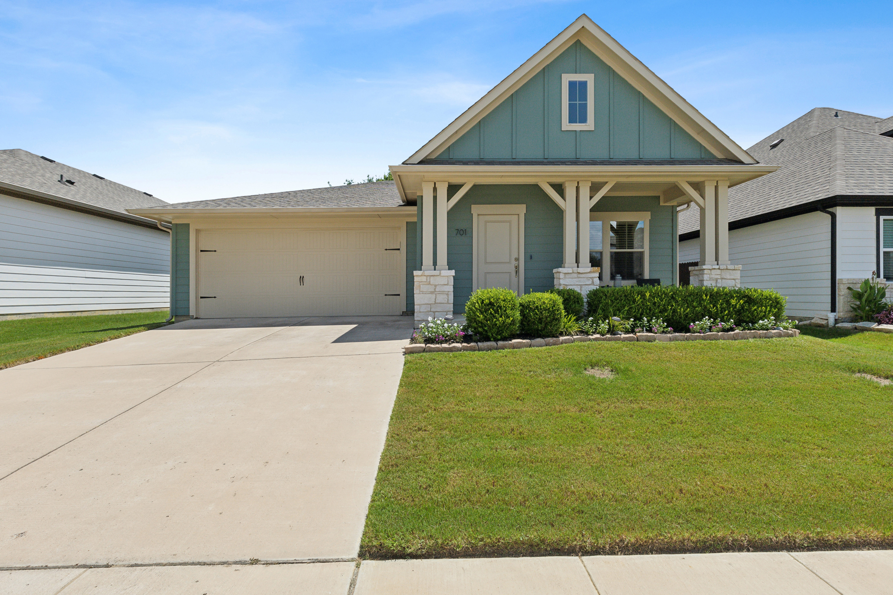 Charming Craftsman-style Home just blocks from Historic Downtown Mansfield