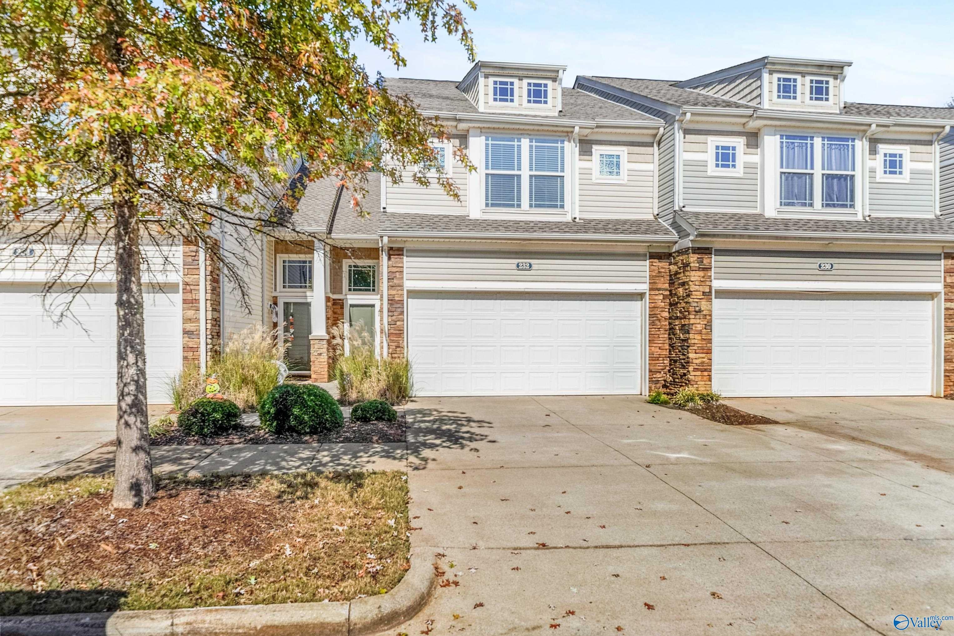 Falling Water Ln, Madison, AL 35756