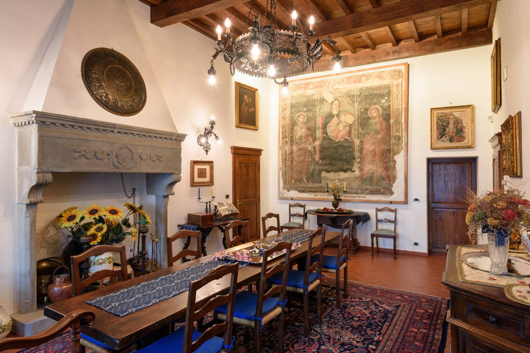Historical palace of the 10th century in the heart of the Val di Chiana