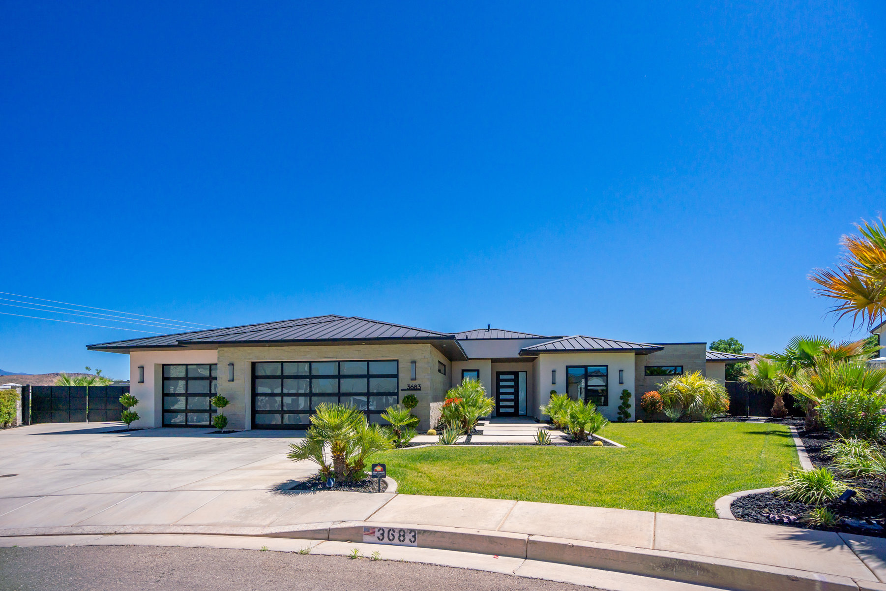 Stunning Custom Move In Ready Home Located In Desirable Southern Utah Community